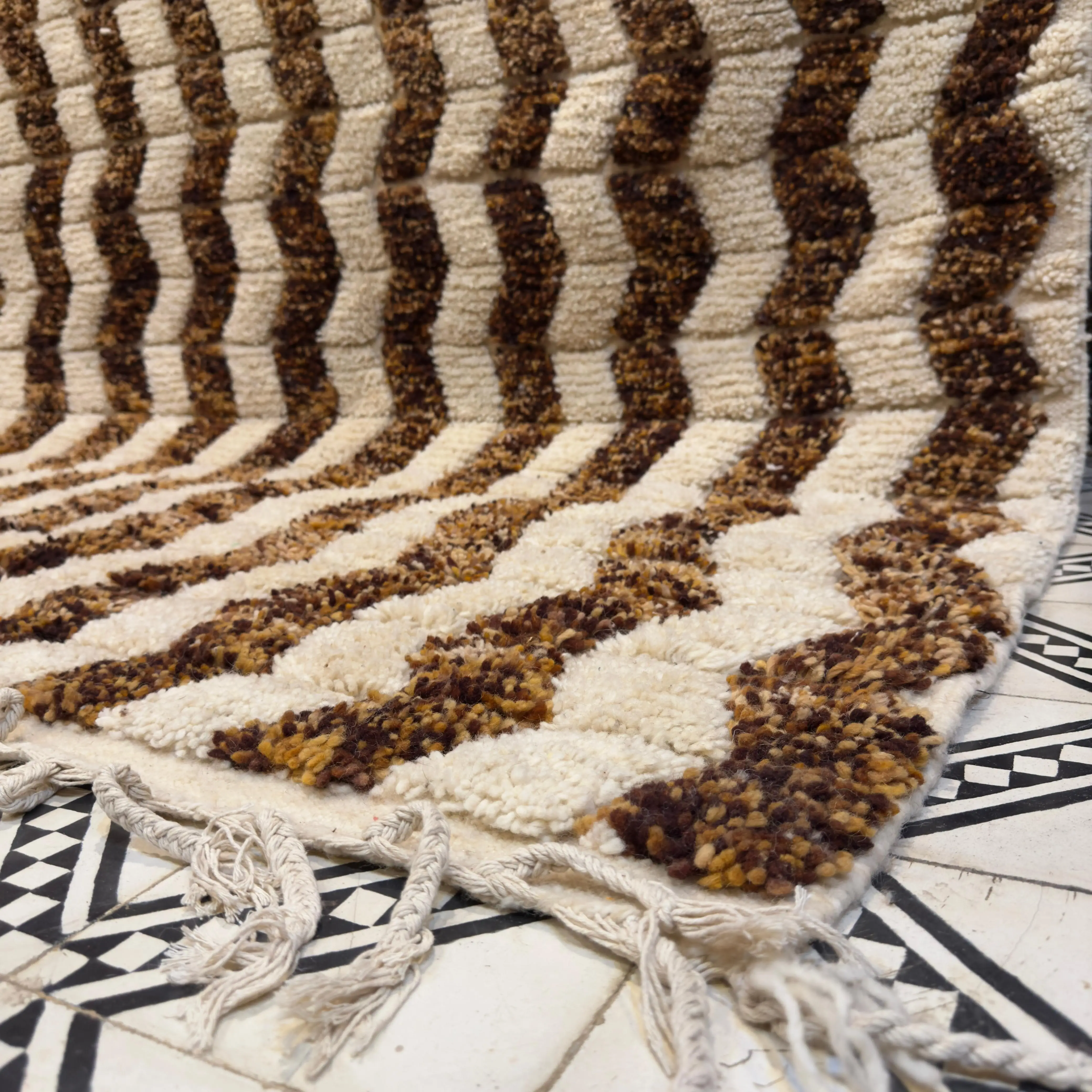 Hand-Knotted Boujaad Rug – 300 x 180 cm | White & Brown Vertical Geometric Design by Fatima