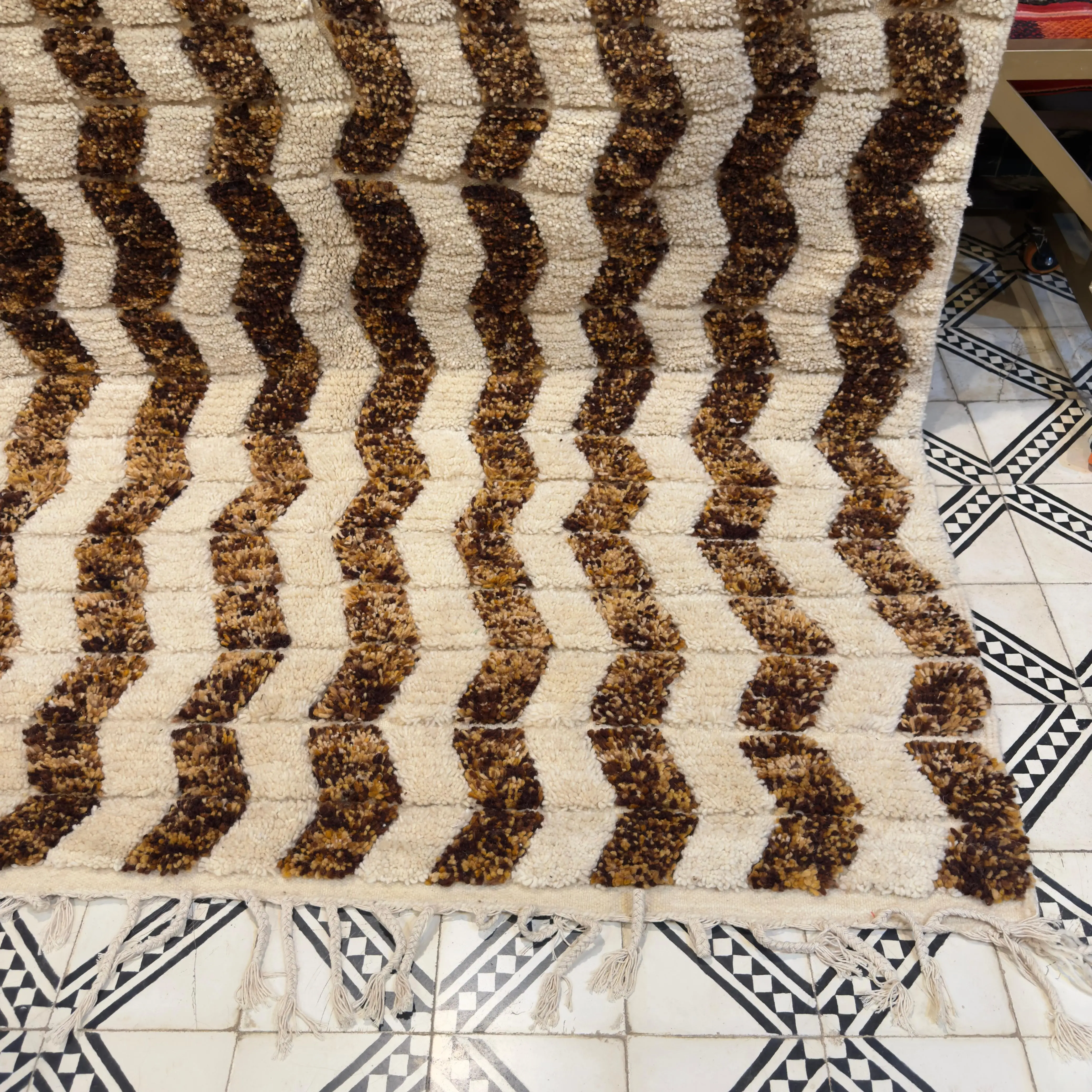 Hand-Knotted Boujaad Rug – 300 x 180 cm | White & Brown Vertical Geometric Design by Fatima