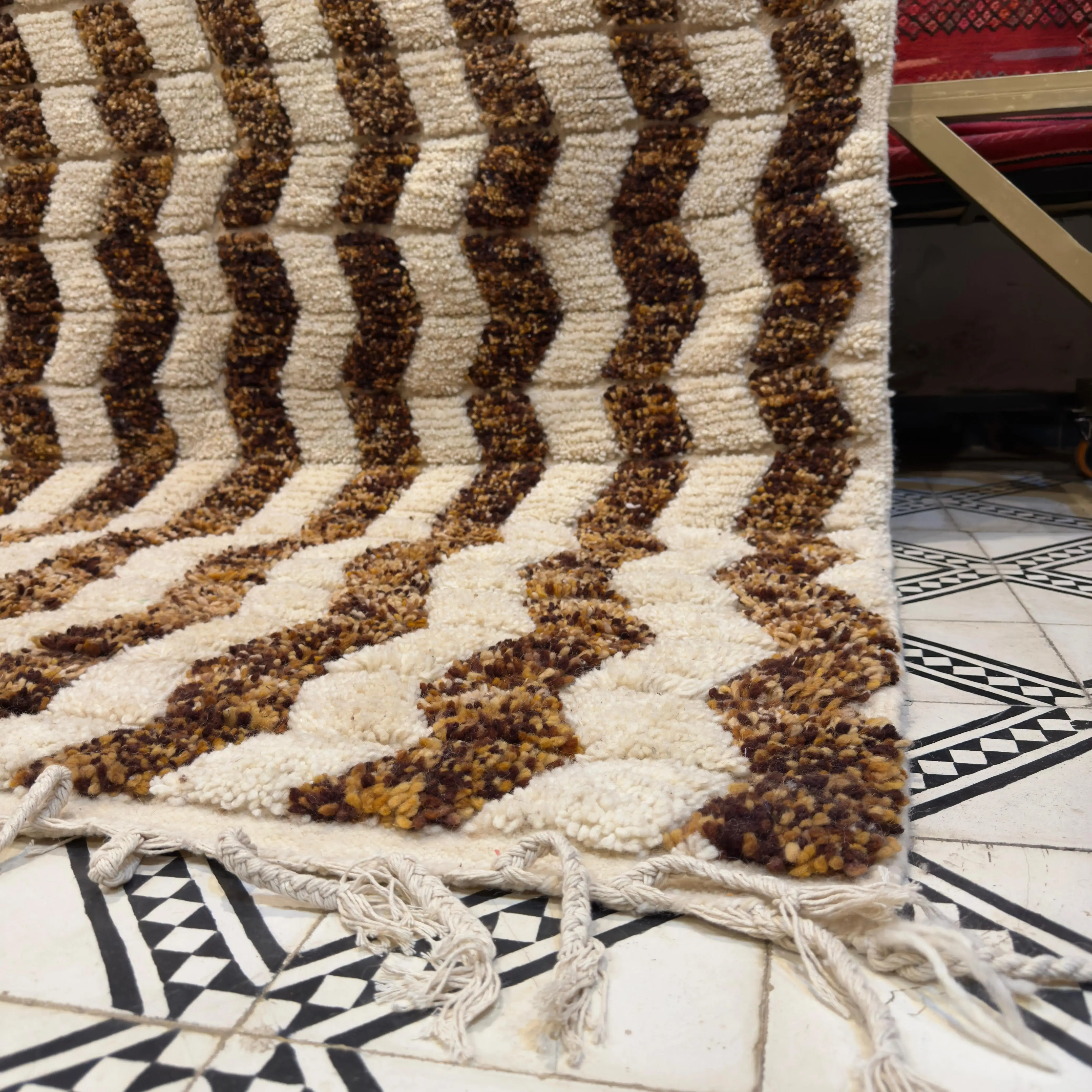 Hand-Knotted Boujaad Rug – 300 x 180 cm | White & Brown Vertical Geometric Design by Fatima