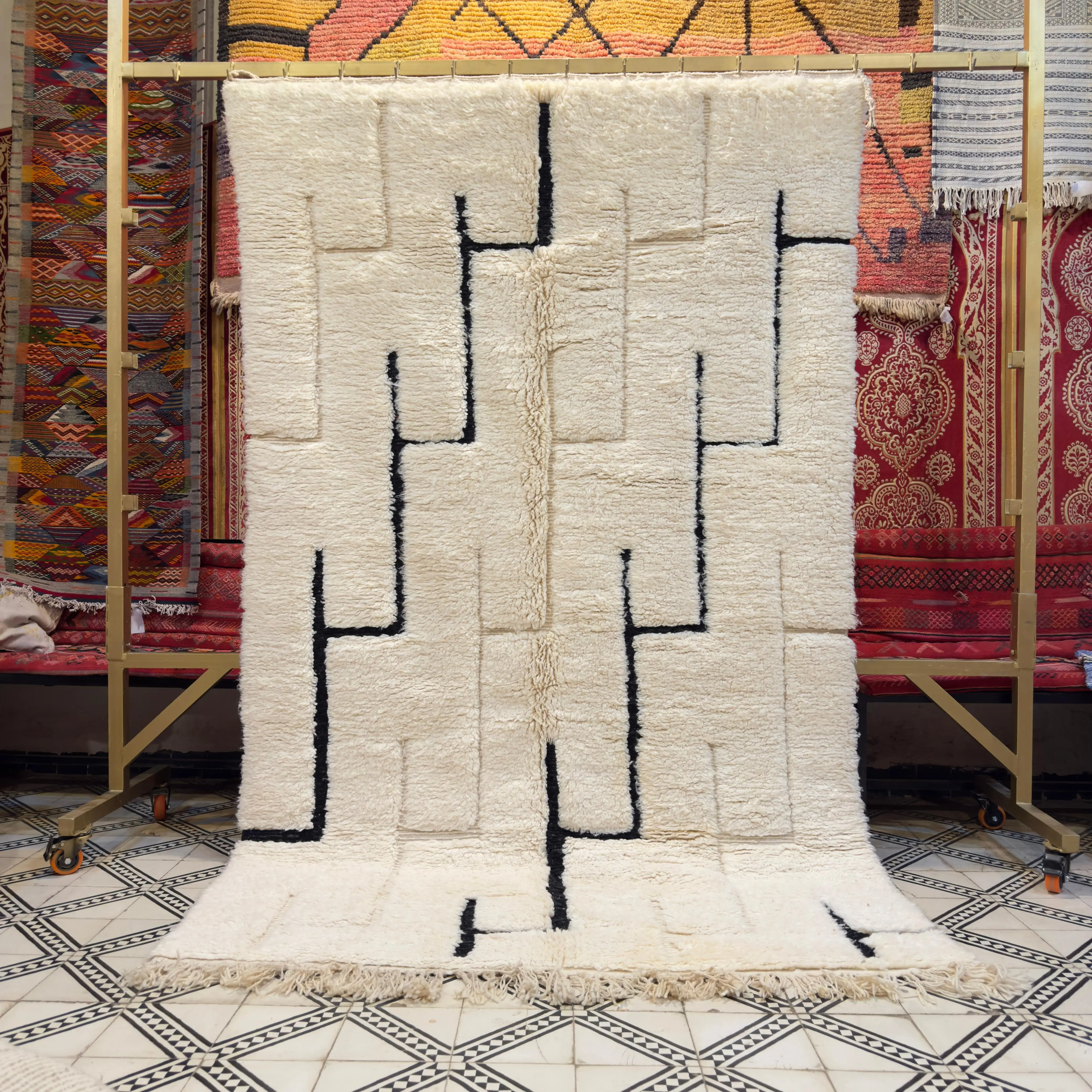 Black and White Area Rug – 280 cm x 165 cm (9.2 ft x 5.4 ft) Handmade Wool Carpet – Undyed Natural Wool – Moroccan Artisan Rug – Boho Minimalist Decor