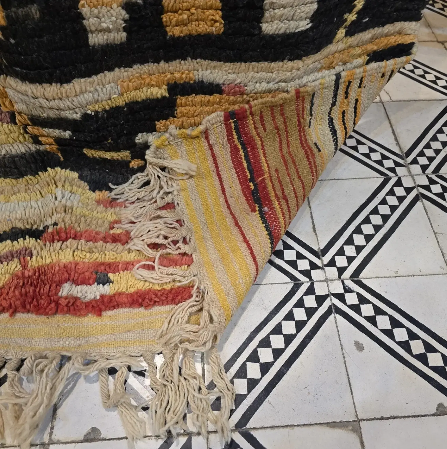 Beni Ourain Rug – Authentic Moroccan Elegance for a Refined Interior