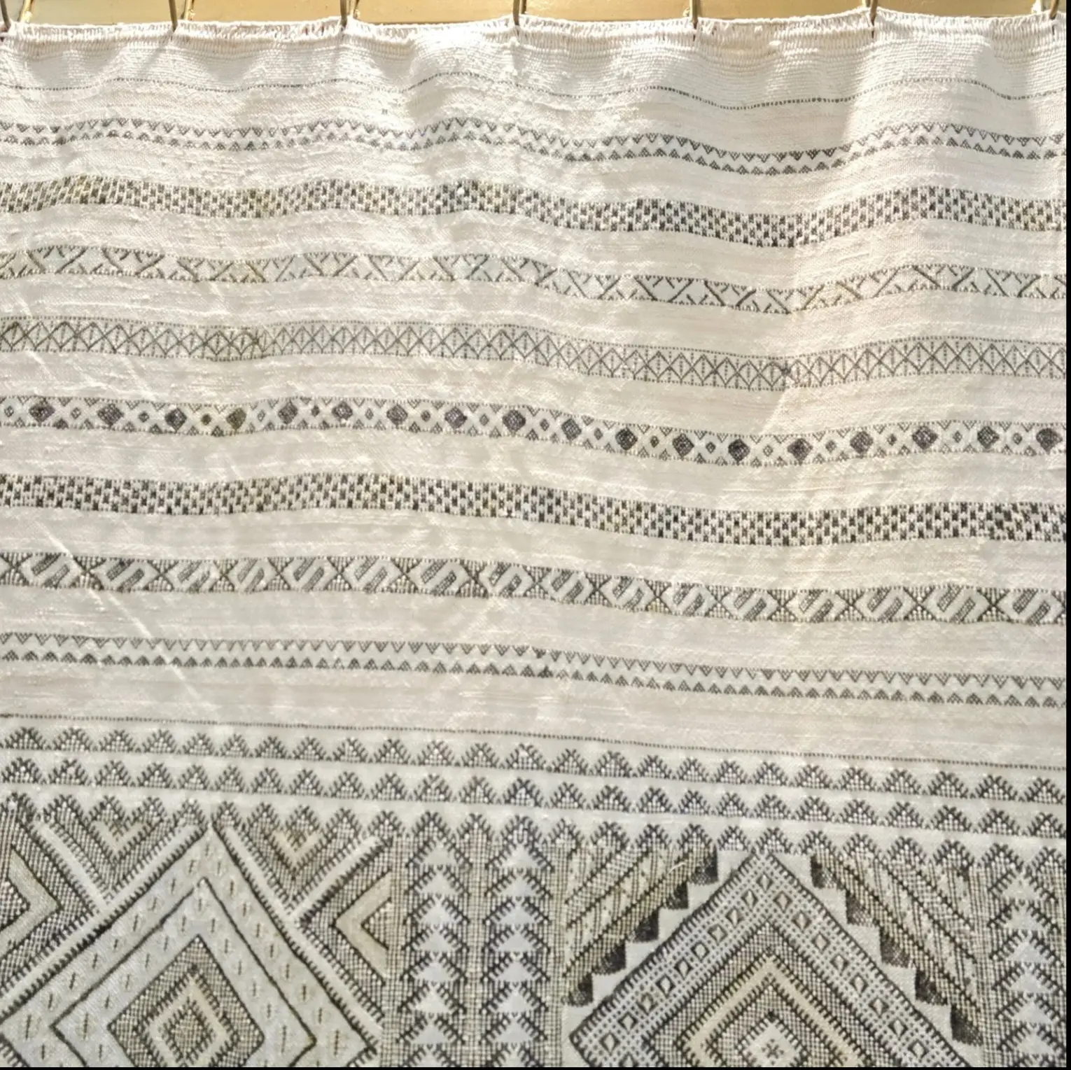 Traditional Berber Kilim Rug | Handmade Moroccan Wool Carpet | Perfect Living Room Accent