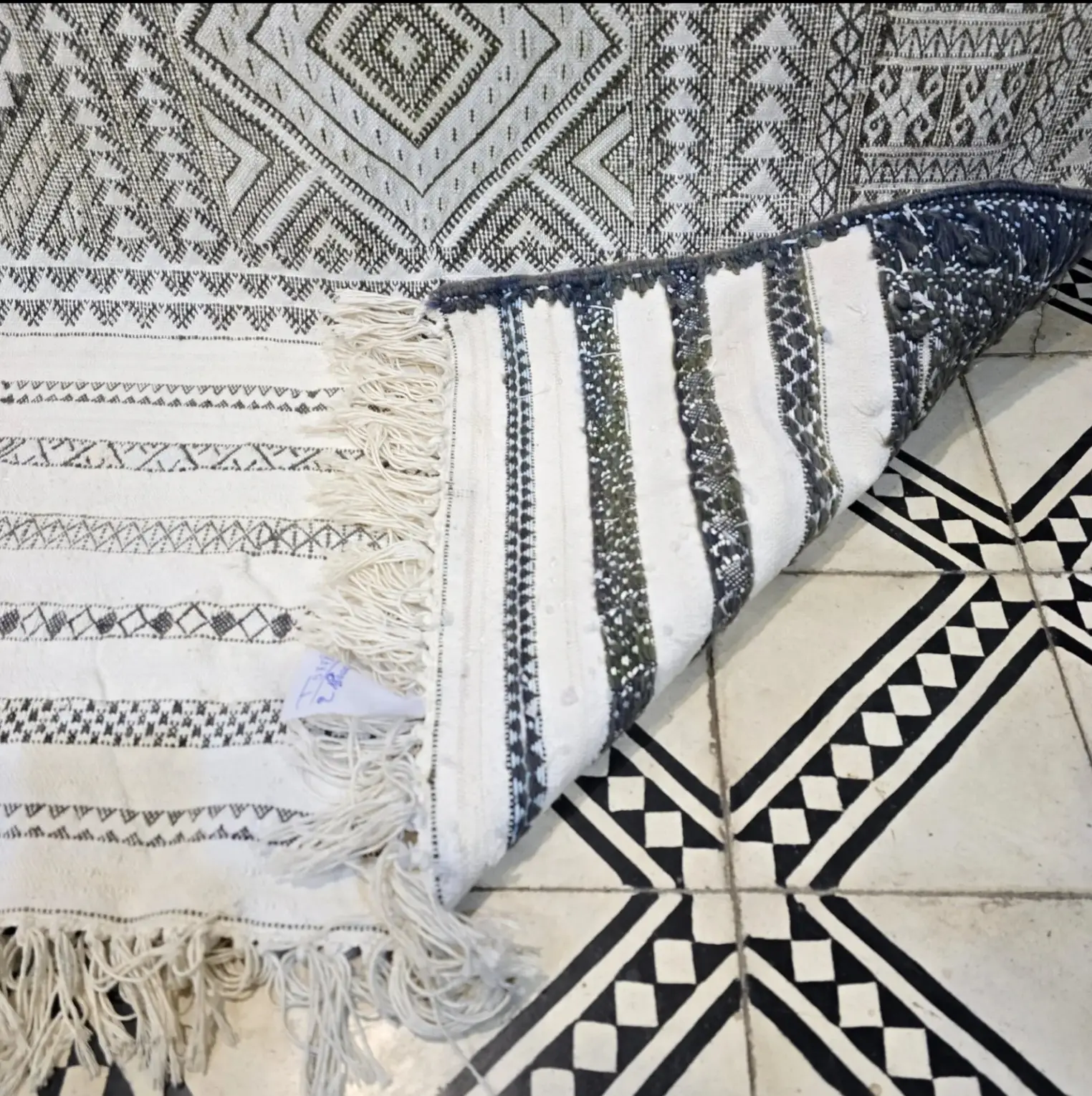 Traditional Berber Kilim Rug | Handmade Moroccan Wool Carpet | Perfect Living Room Accent