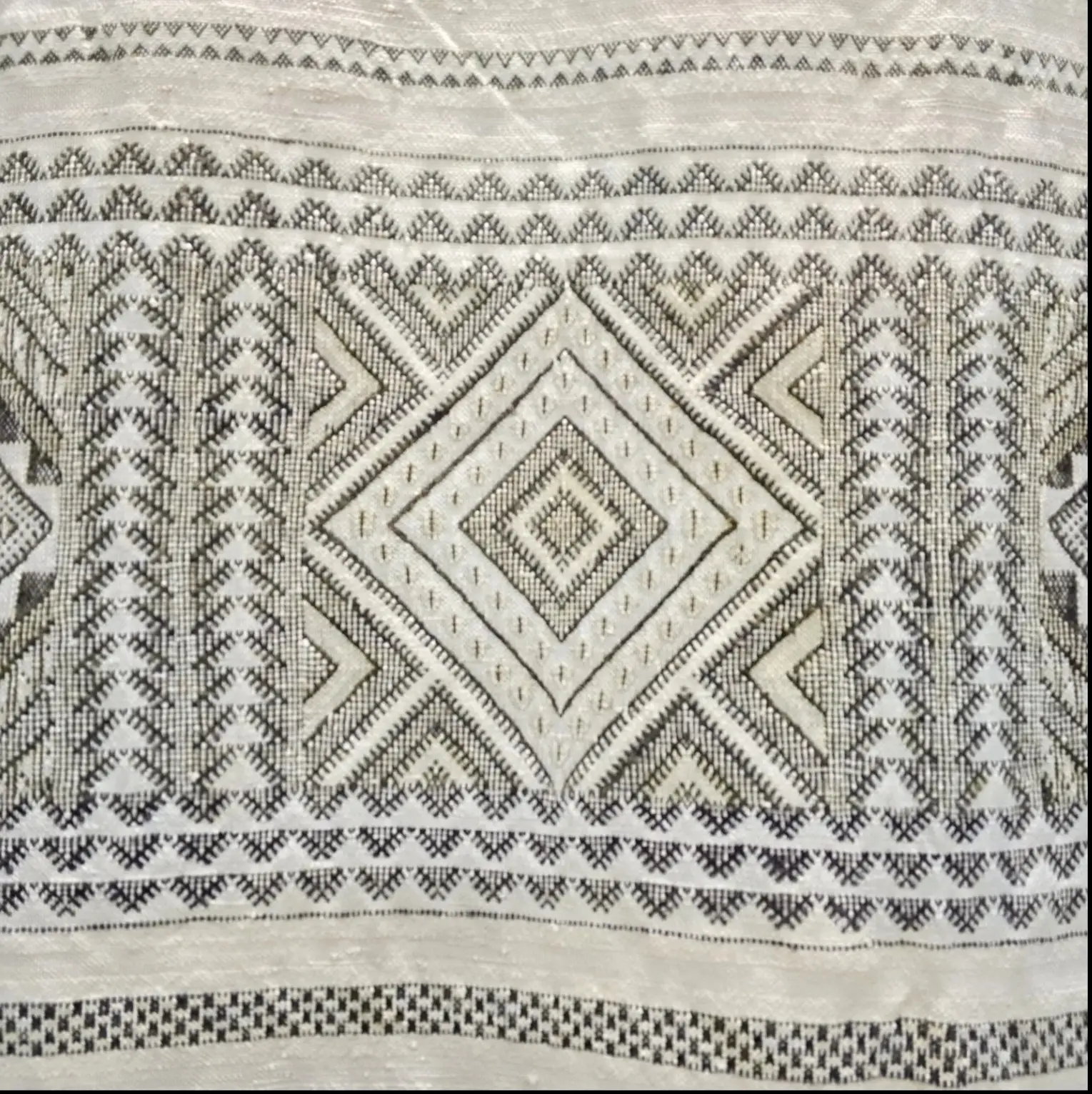 Traditional Berber Kilim Rug | Handmade Moroccan Wool Carpet | Perfect Living Room Accent