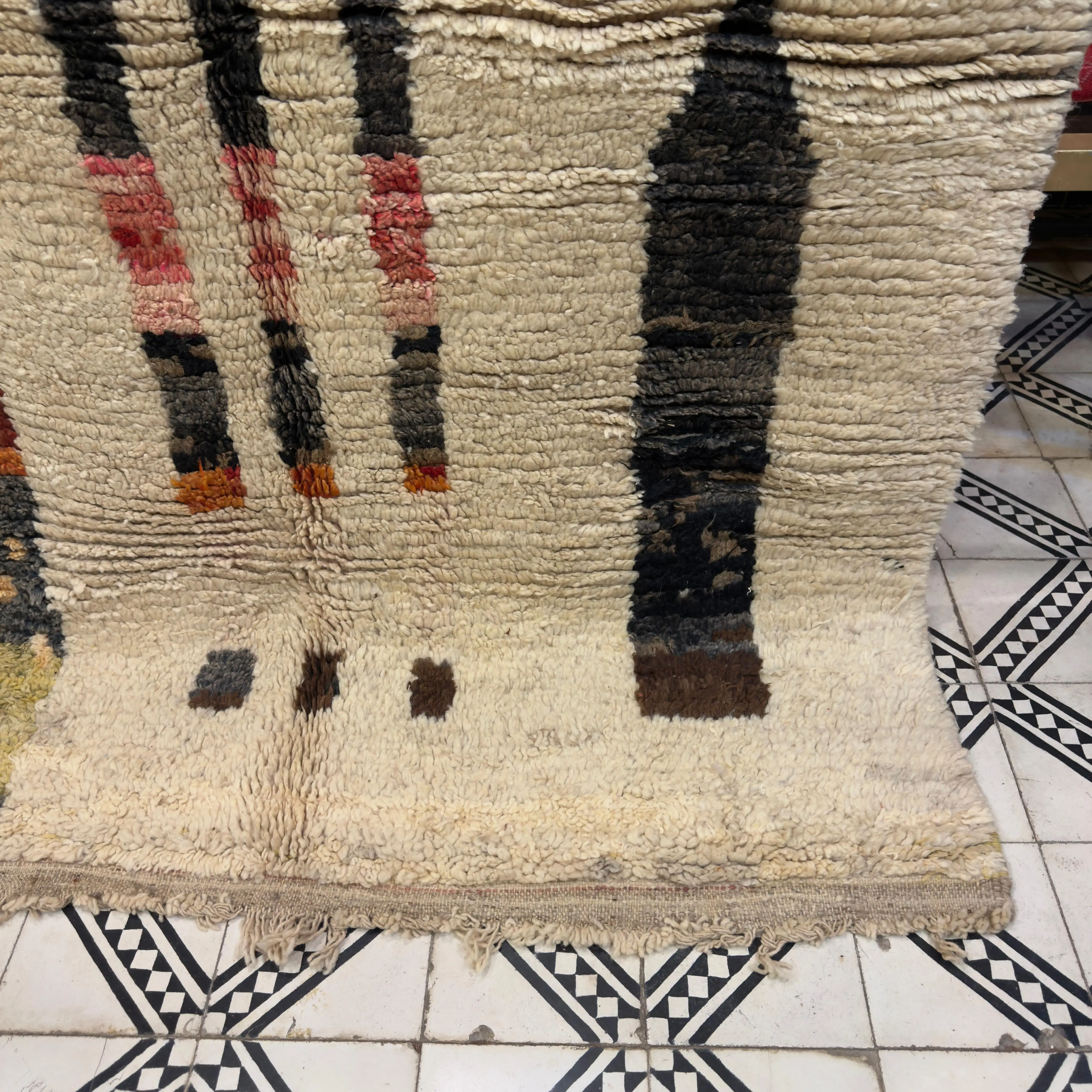 Authentic Beni Ourain Rug - Unique Handcrafted Piece with Berber Motifs