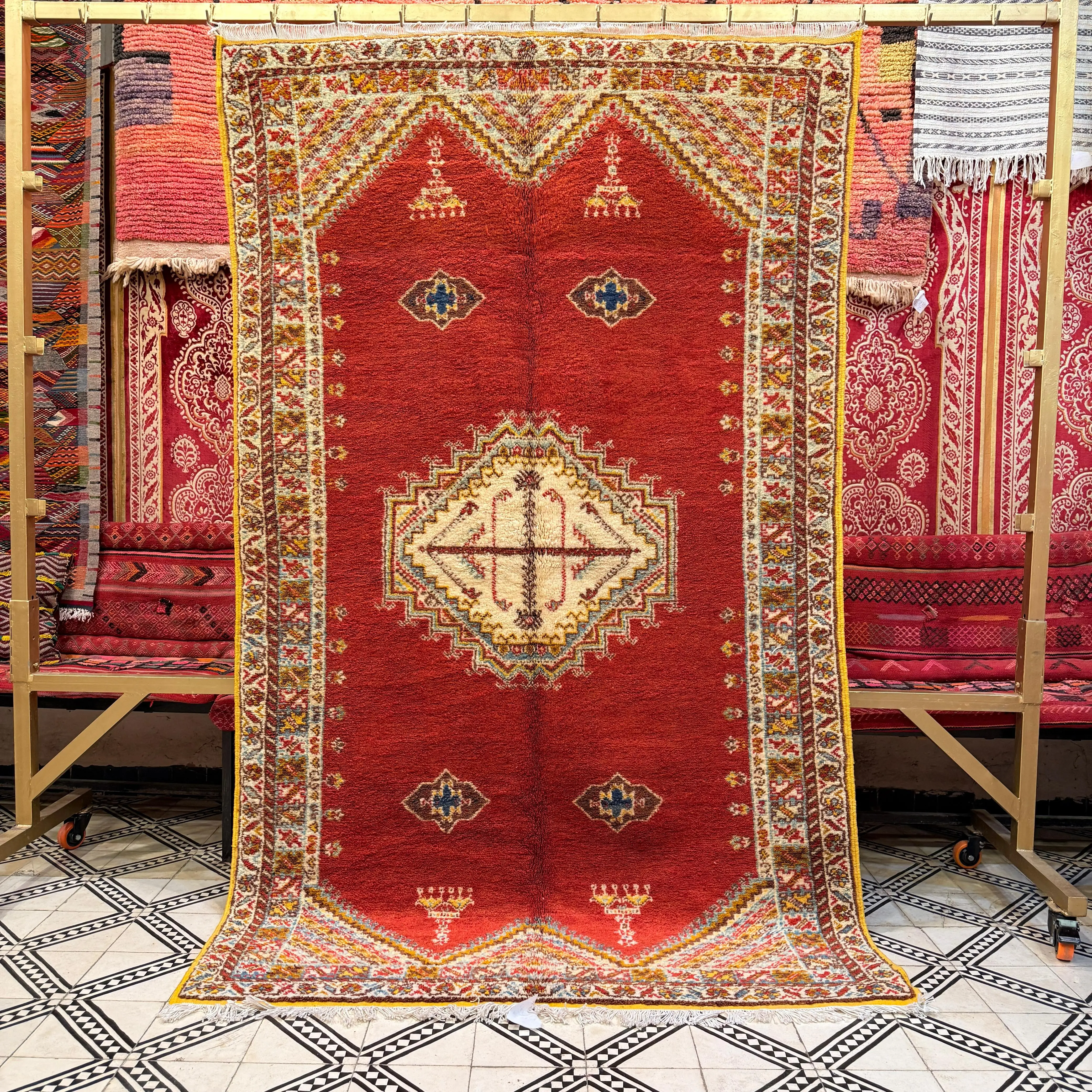 Hand-Knotted Red Vintage Berber Rug – Traditional Living Room Elegance