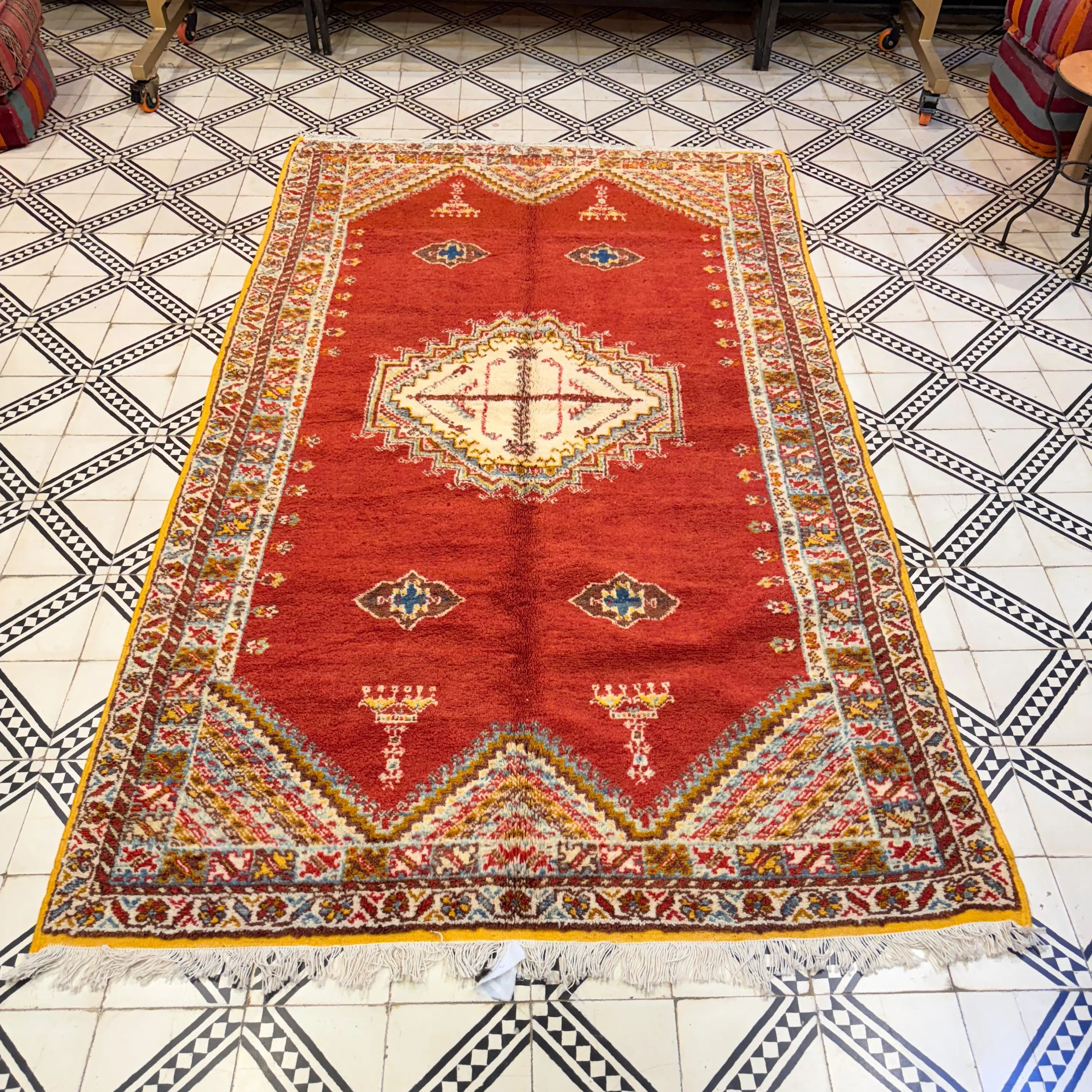 Hand-Knotted Red Vintage Berber Rug – Traditional Living Room Elegance