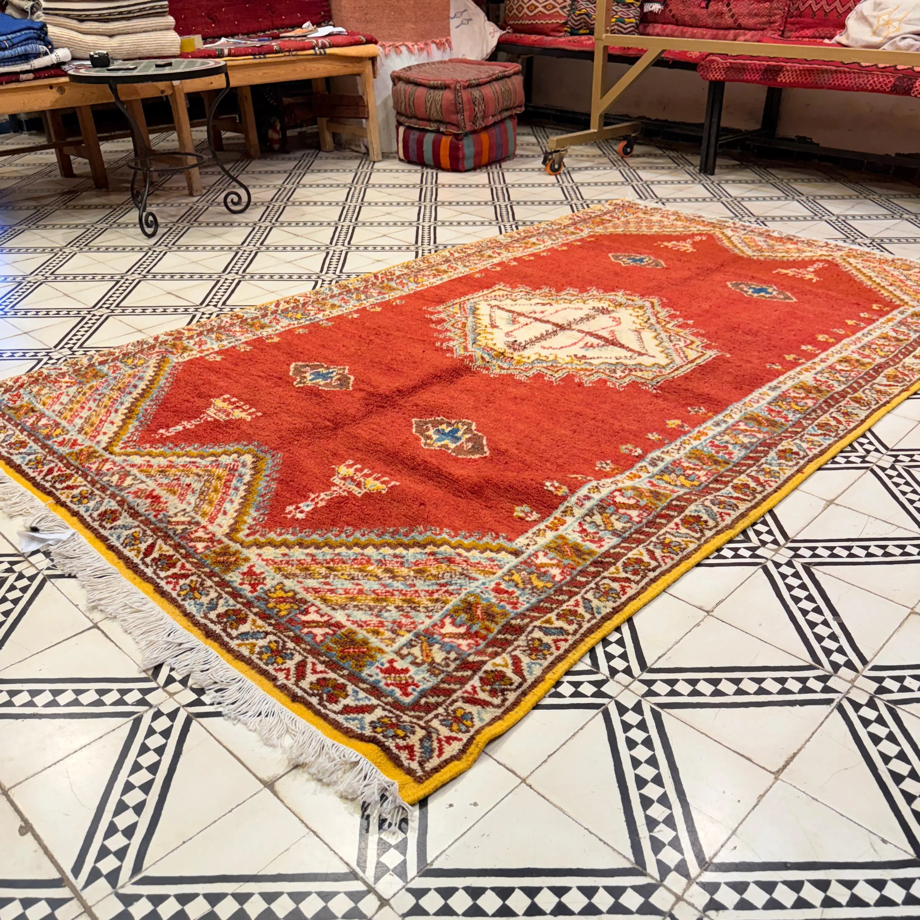 Hand-Knotted Red Vintage Berber Rug – Traditional Living Room Elegance