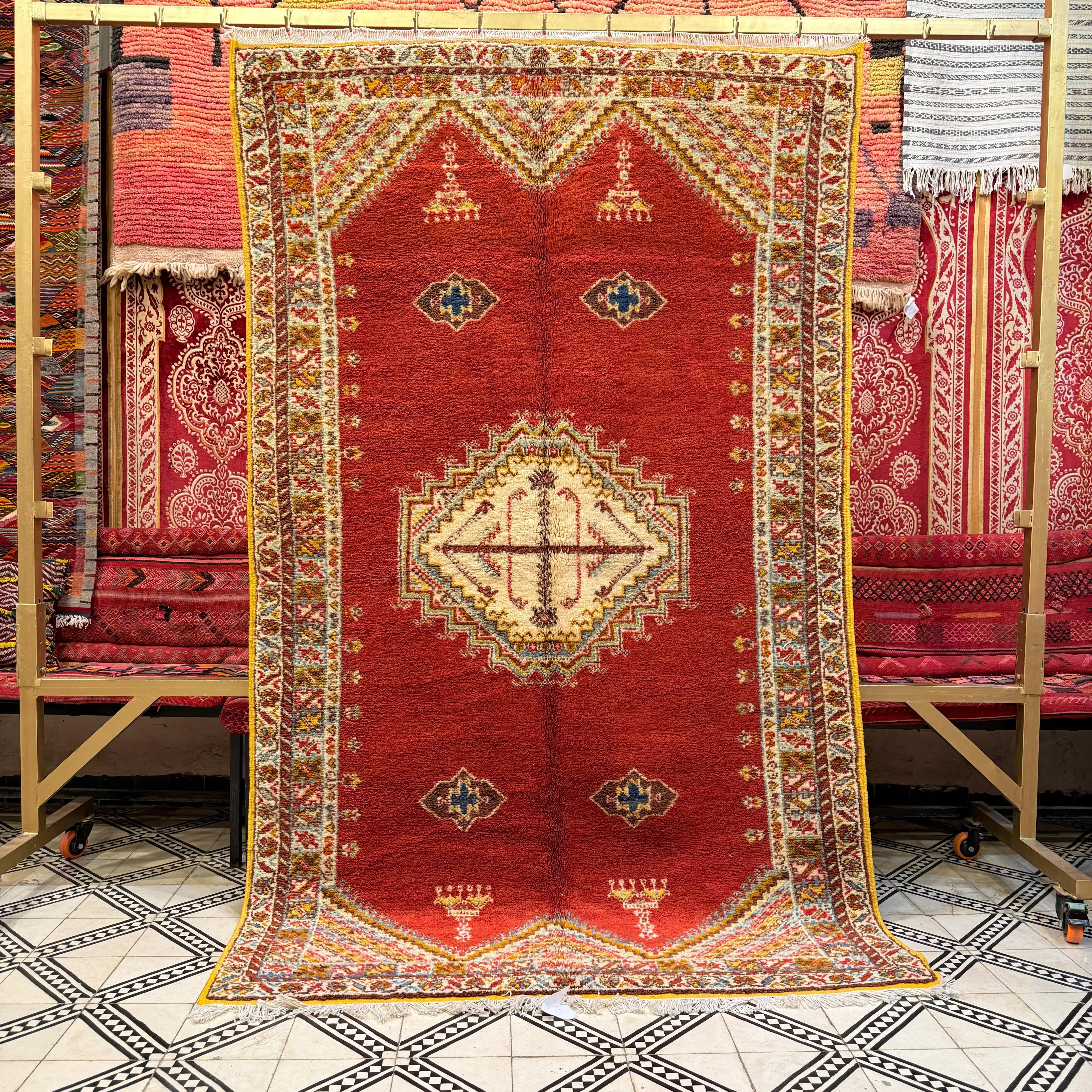 Hand-Knotted Red Vintage Berber Rug – Traditional Living Room Elegance
