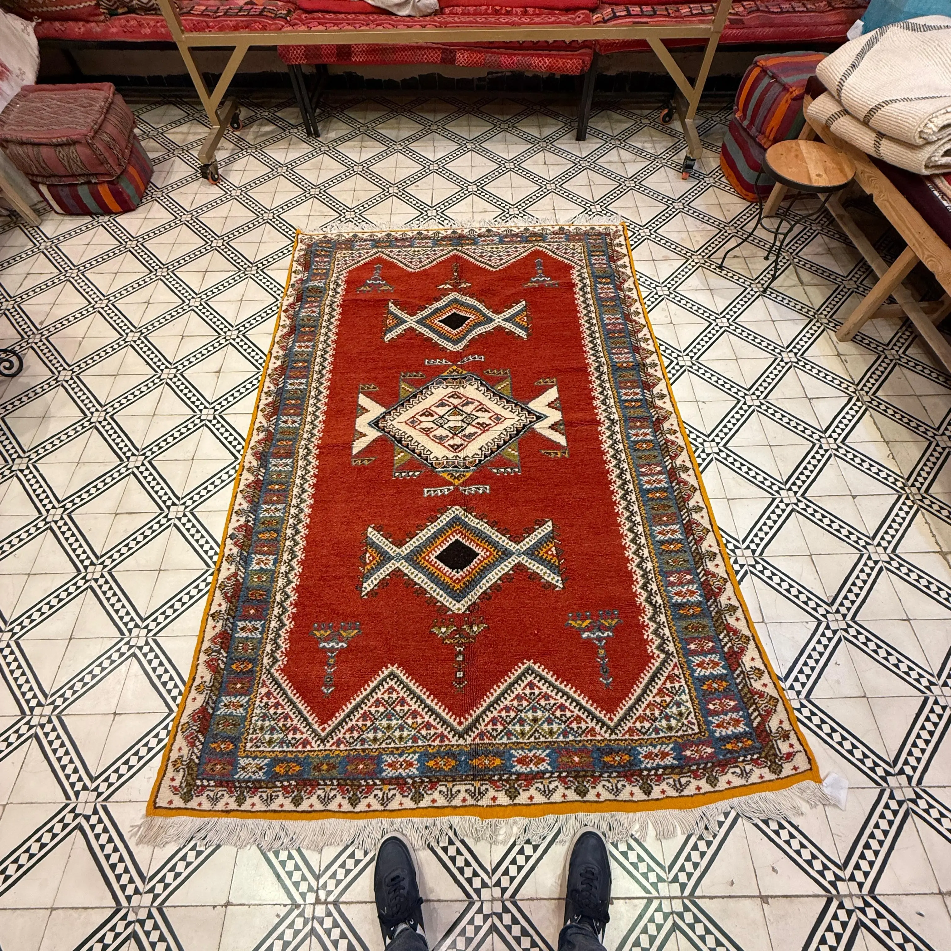 Hand-Knotted Red Vintage Berber Rug – Traditional Living Room Elegance