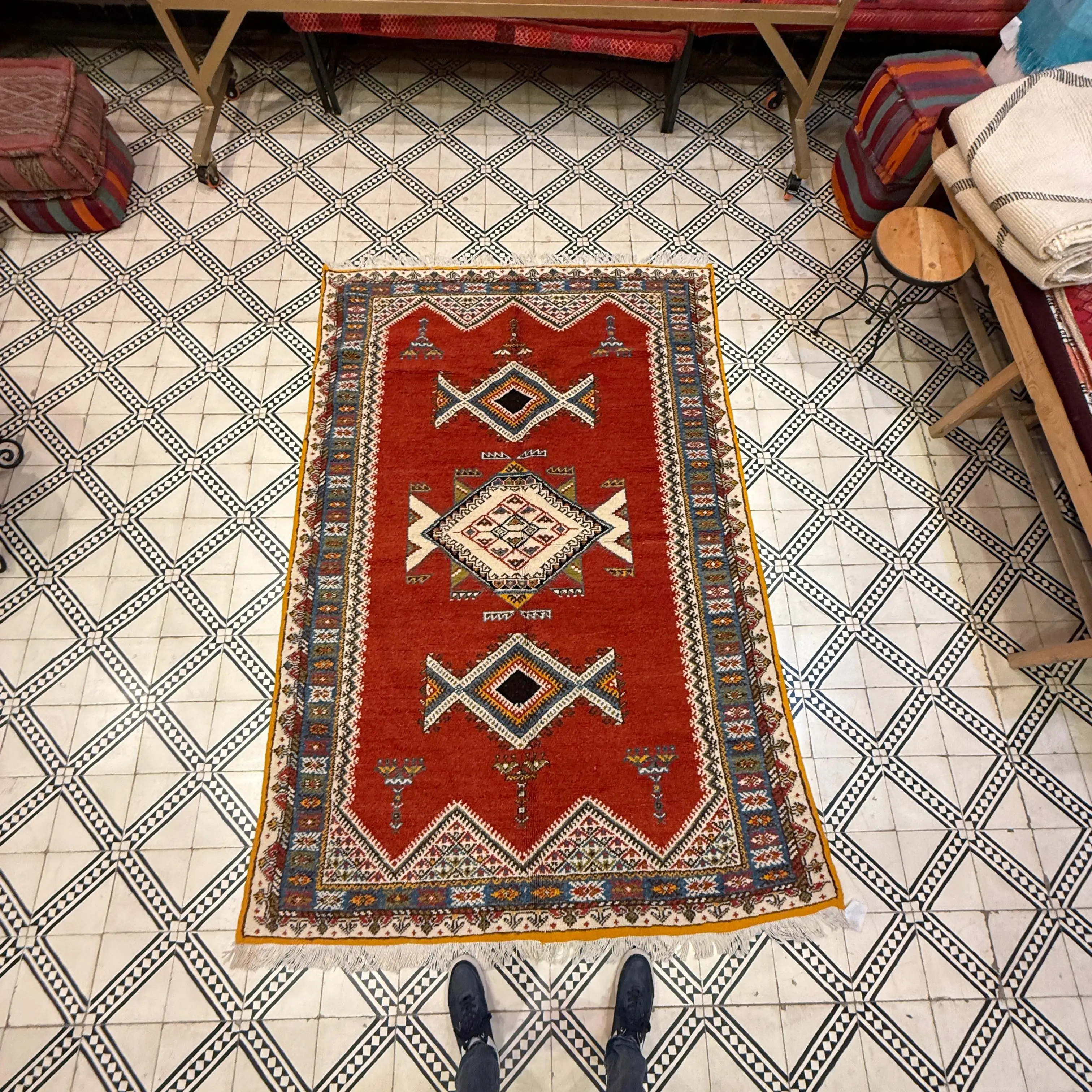 Hand-Knotted Red Vintage Berber Rug – Traditional Living Room Elegance