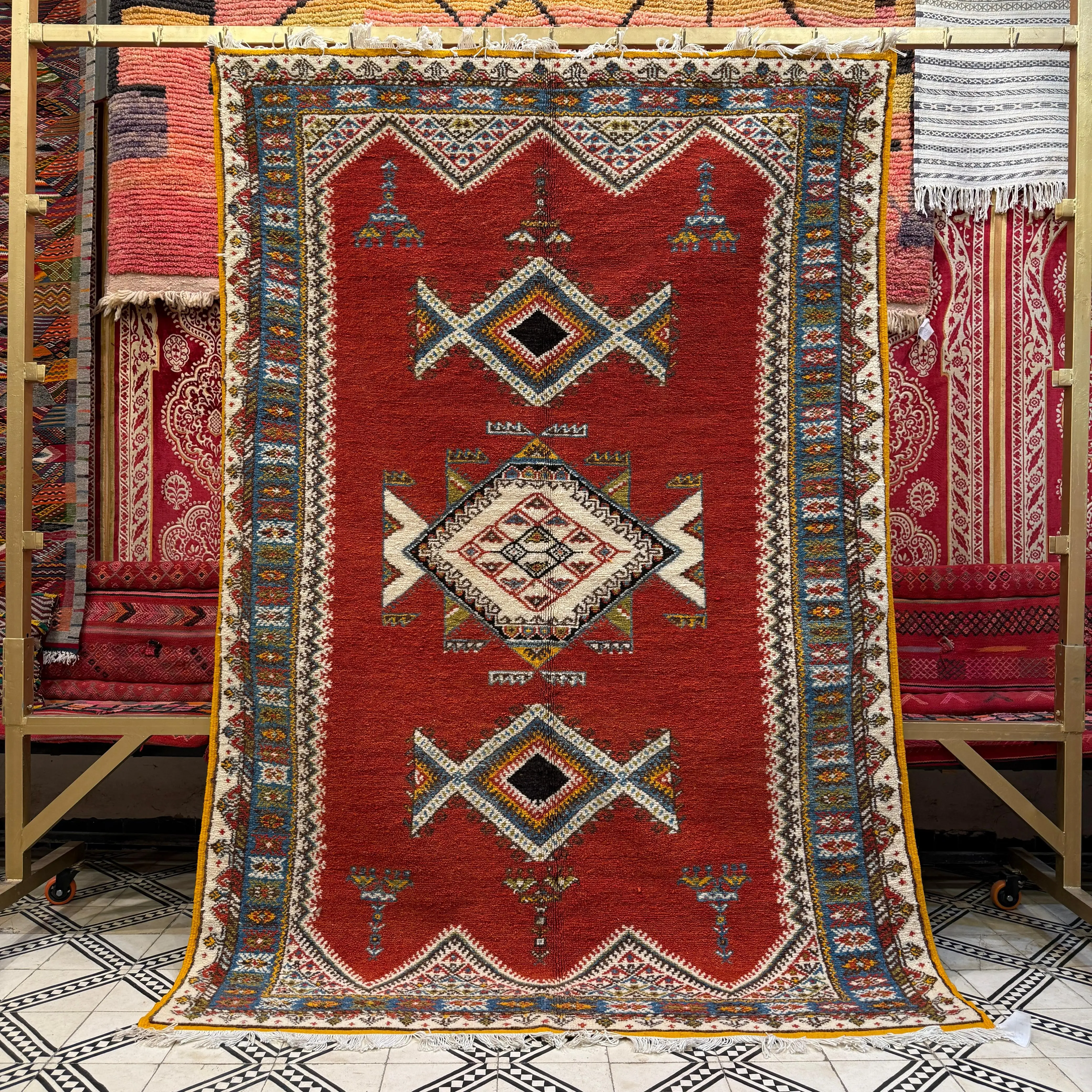 Hand-Knotted Red Vintage Berber Rug – Traditional Living Room Elegance