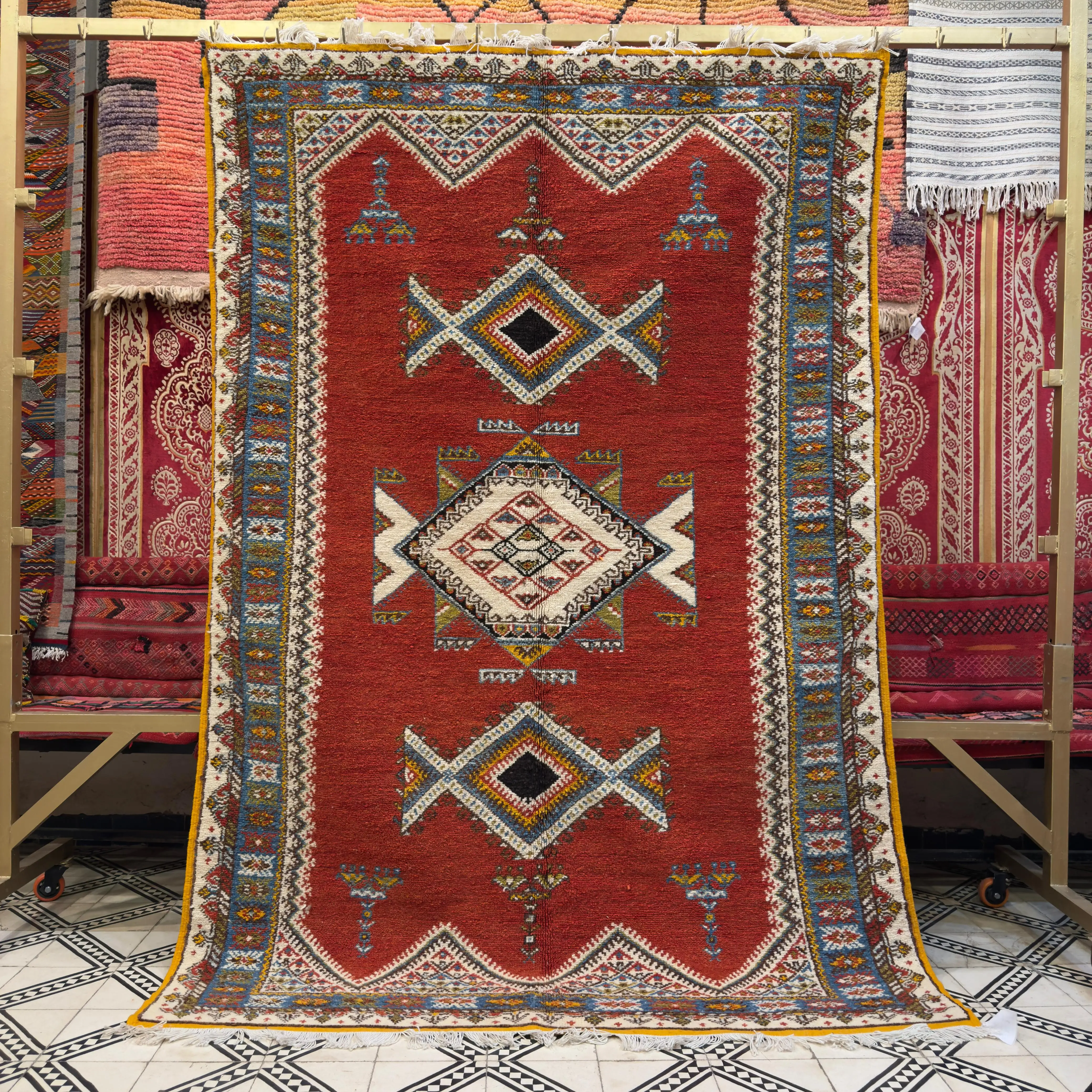 Hand-Knotted Red Vintage Berber Rug – Traditional Living Room Elegance