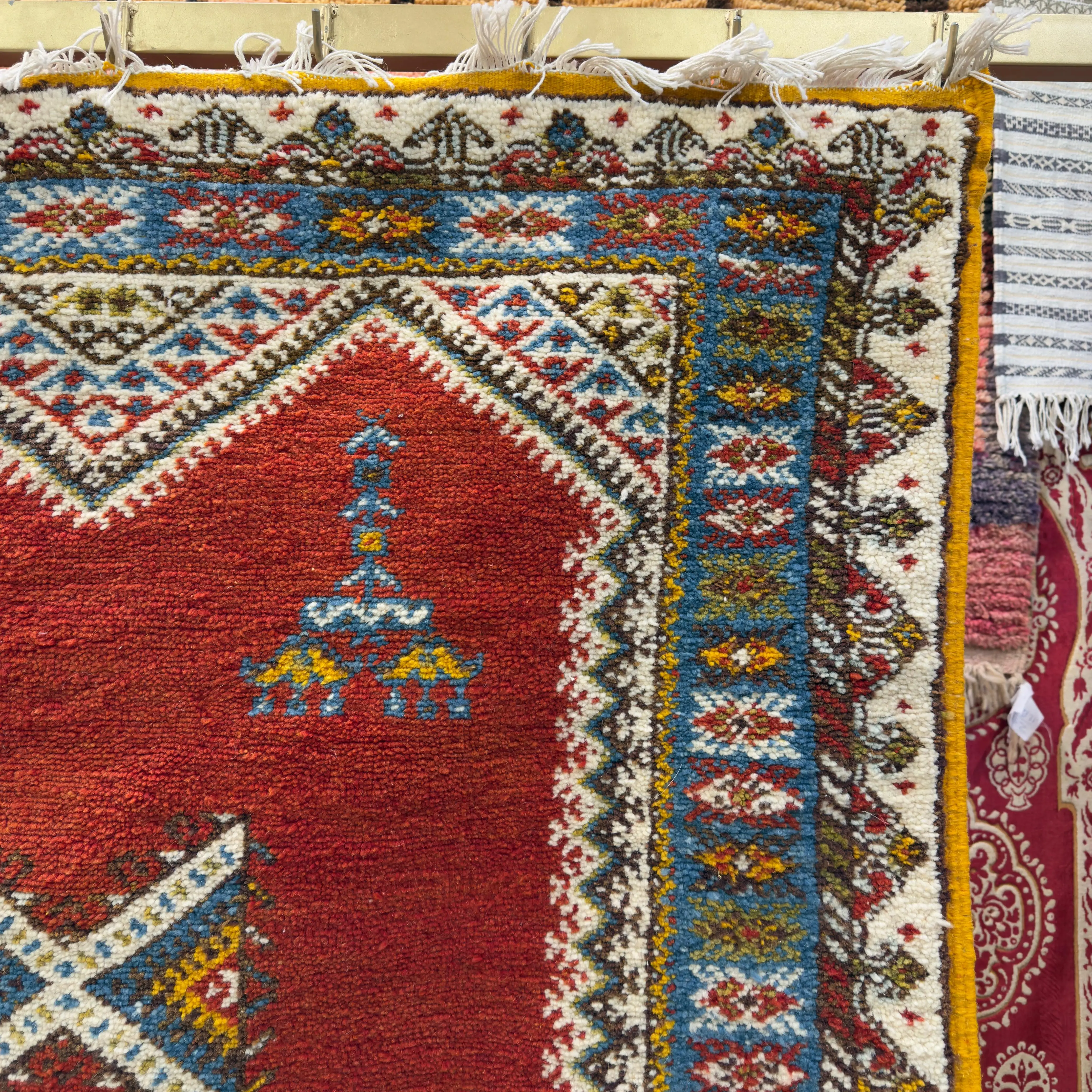 Hand-Knotted Red Vintage Berber Rug – Traditional Living Room Elegance
