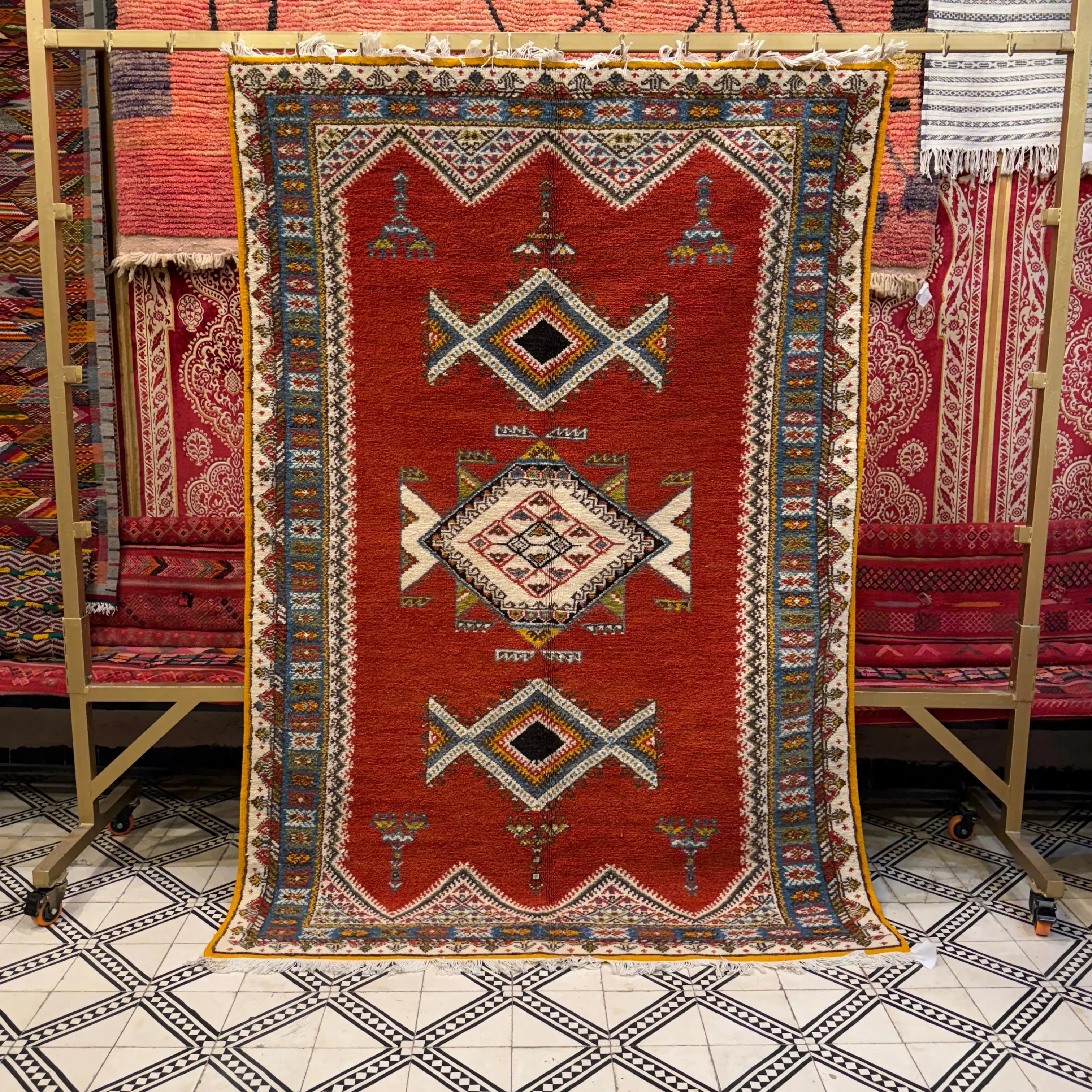 Hand-Knotted Red Vintage Berber Rug – Traditional Living Room Elegance