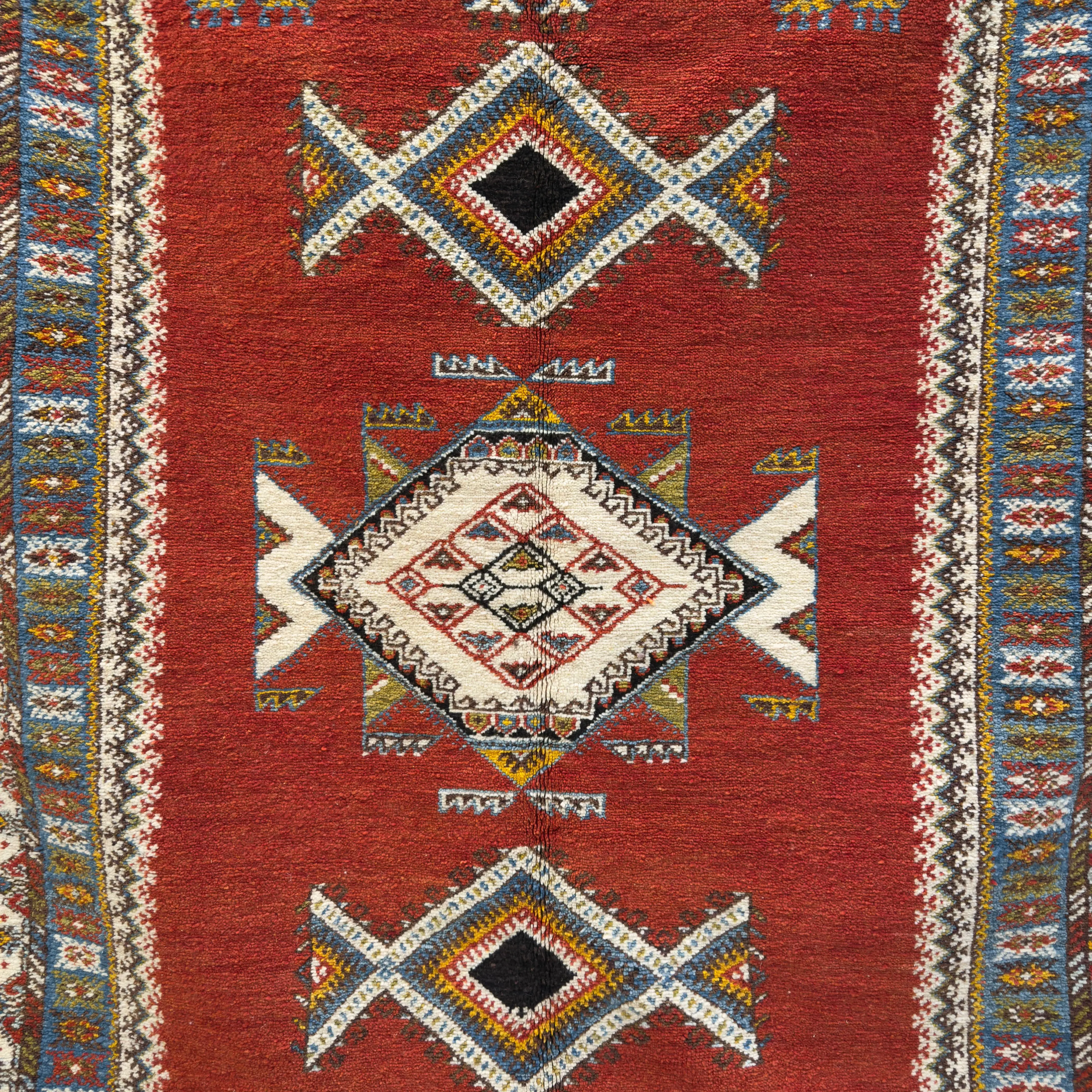 Hand-Knotted Red Vintage Berber Rug – Traditional Living Room Elegance