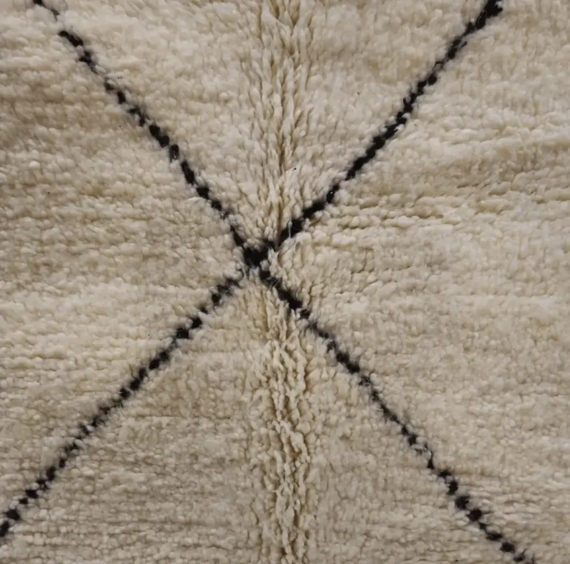Elegance and Berber craftsmanship come together in this Beni Ourain rug. A wool Berber rug that will enhance your space with its authentic design