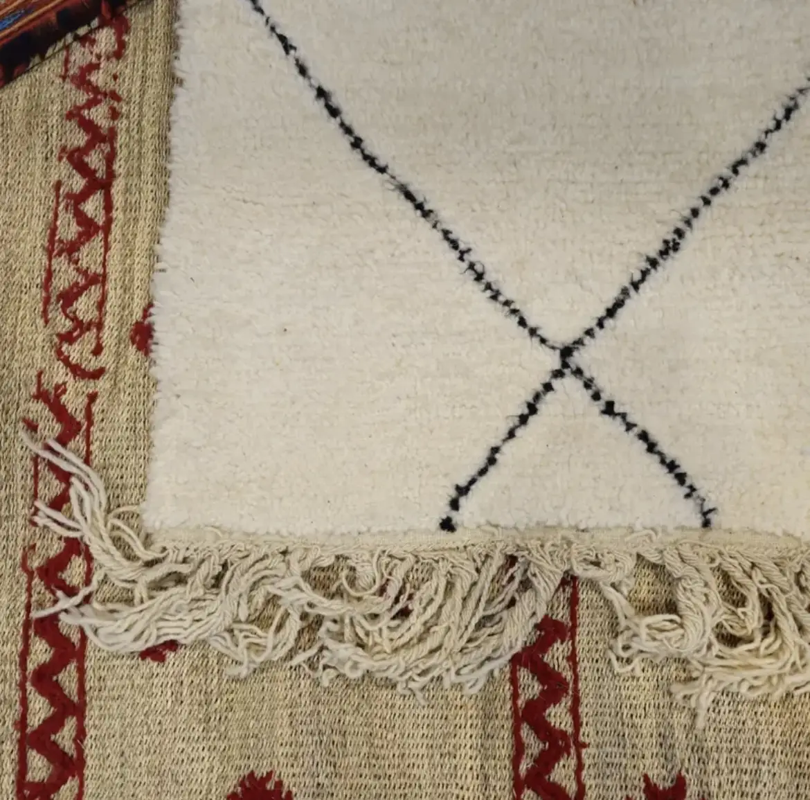 Elegance and Berber craftsmanship come together in this Beni Ourain rug. A wool Berber rug that will enhance your space with its authentic design