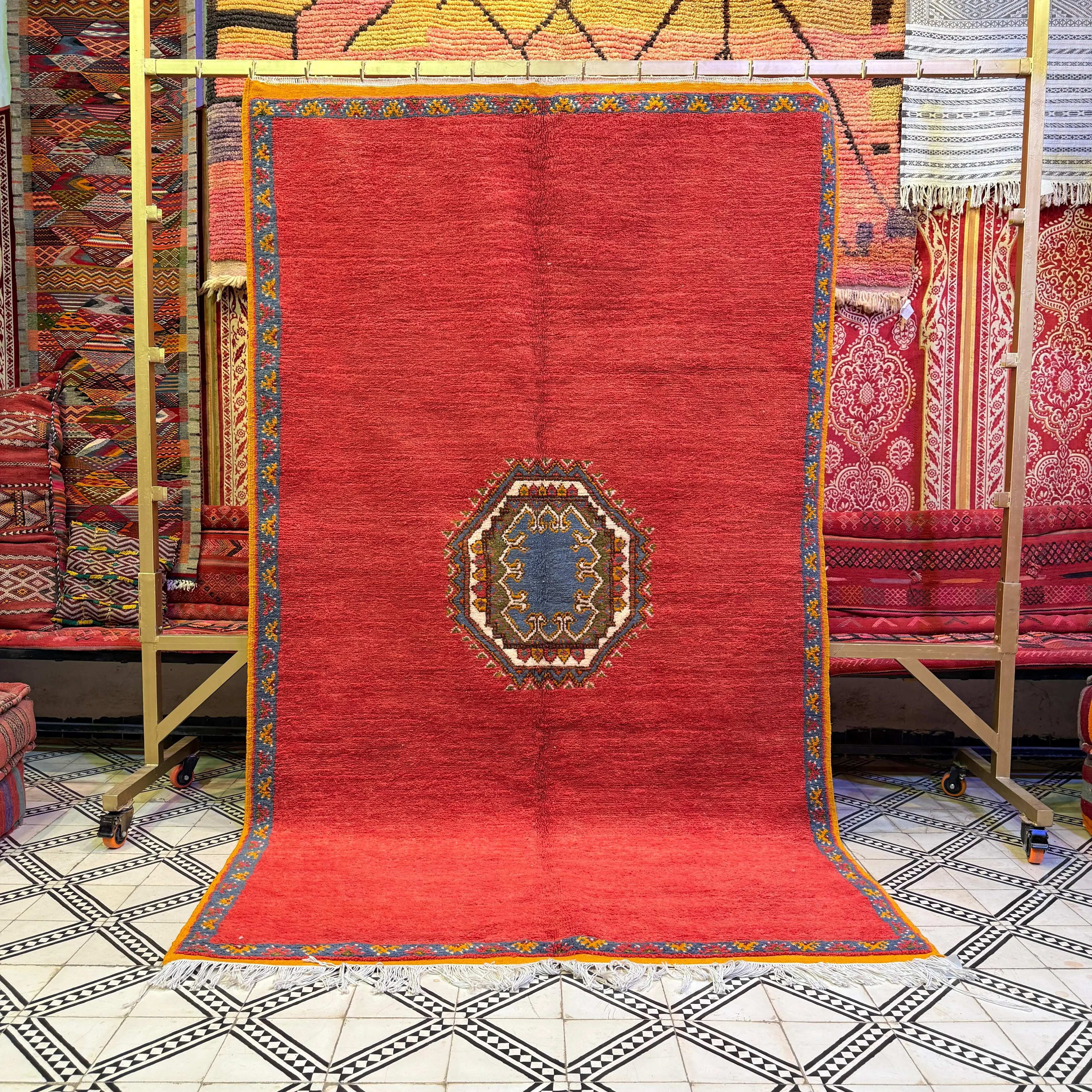 Hand-Knotted Red Vintage Berber Rug – Traditional Living Room Elegance