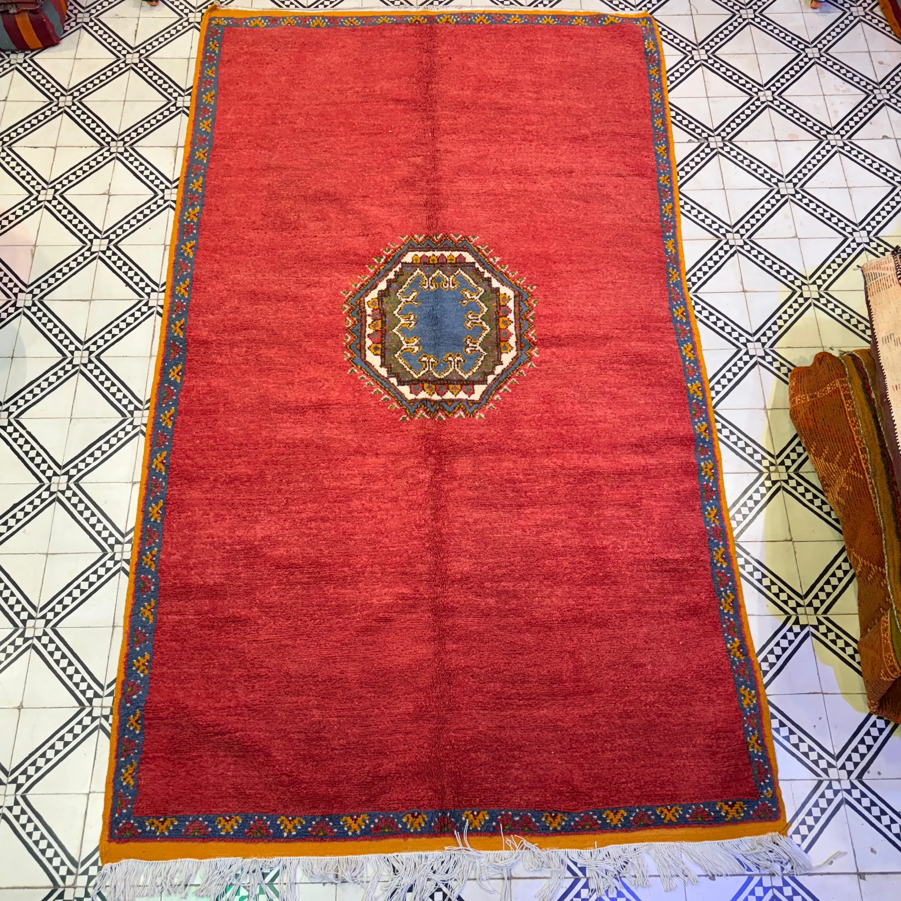 Hand-Knotted Red Vintage Berber Rug – Traditional Living Room Elegance