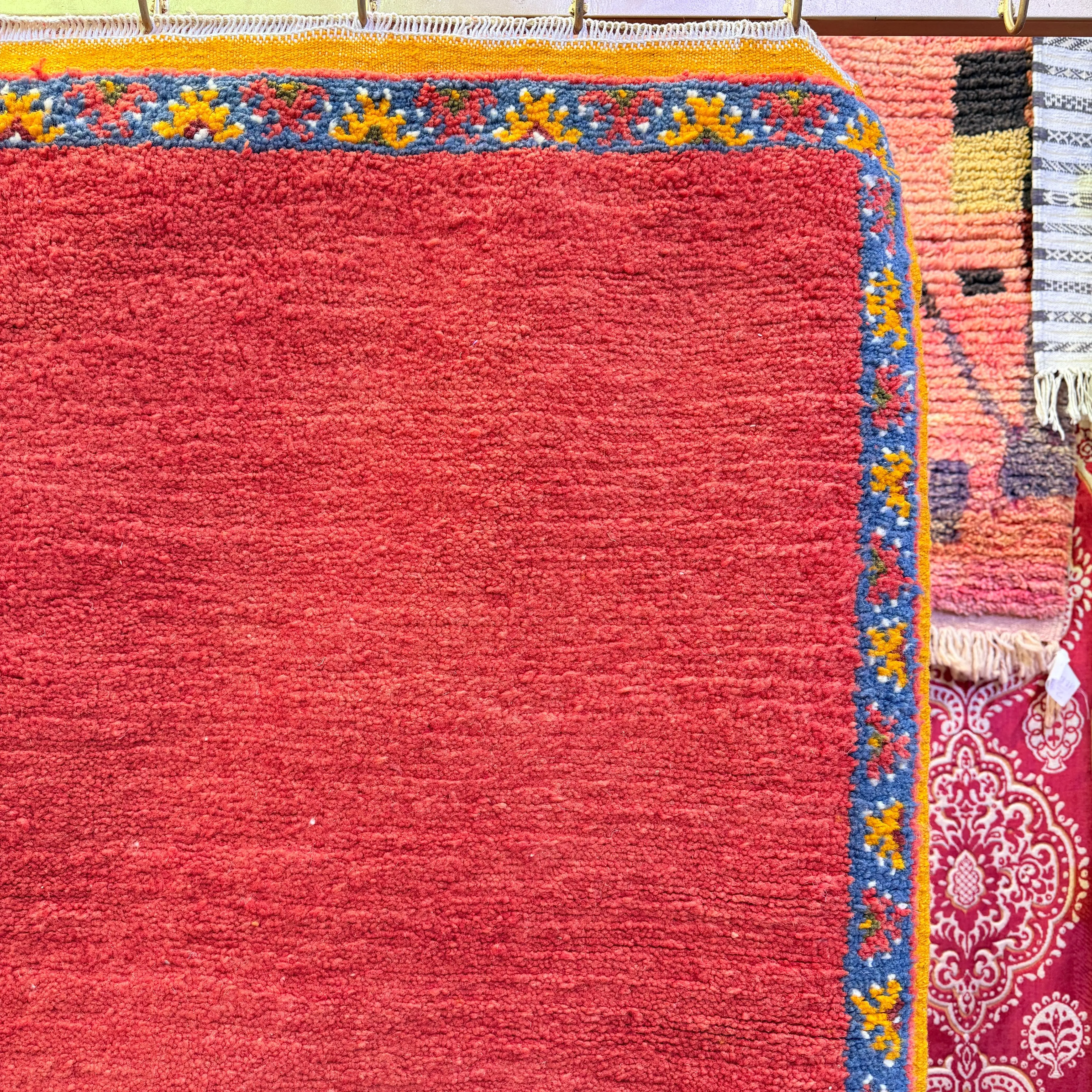 Hand-Knotted Red Vintage Berber Rug – Traditional Living Room Elegance