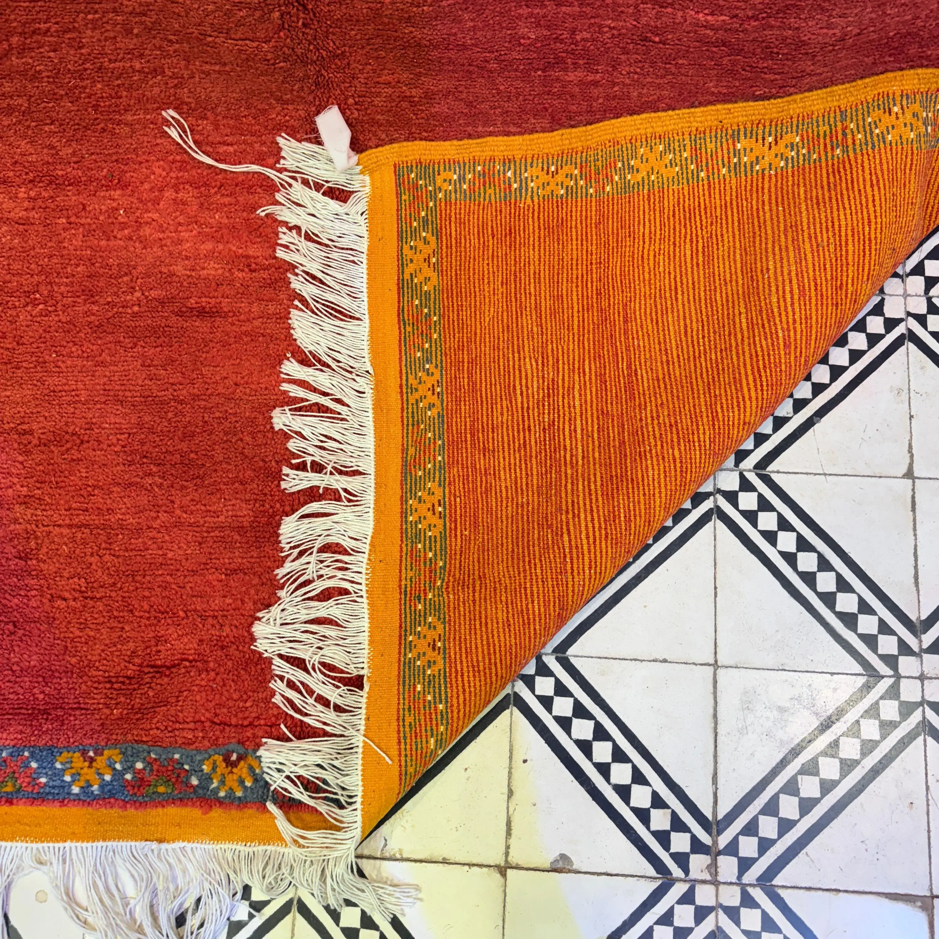 Hand-Knotted Red Vintage Berber Rug – Traditional Living Room Elegance