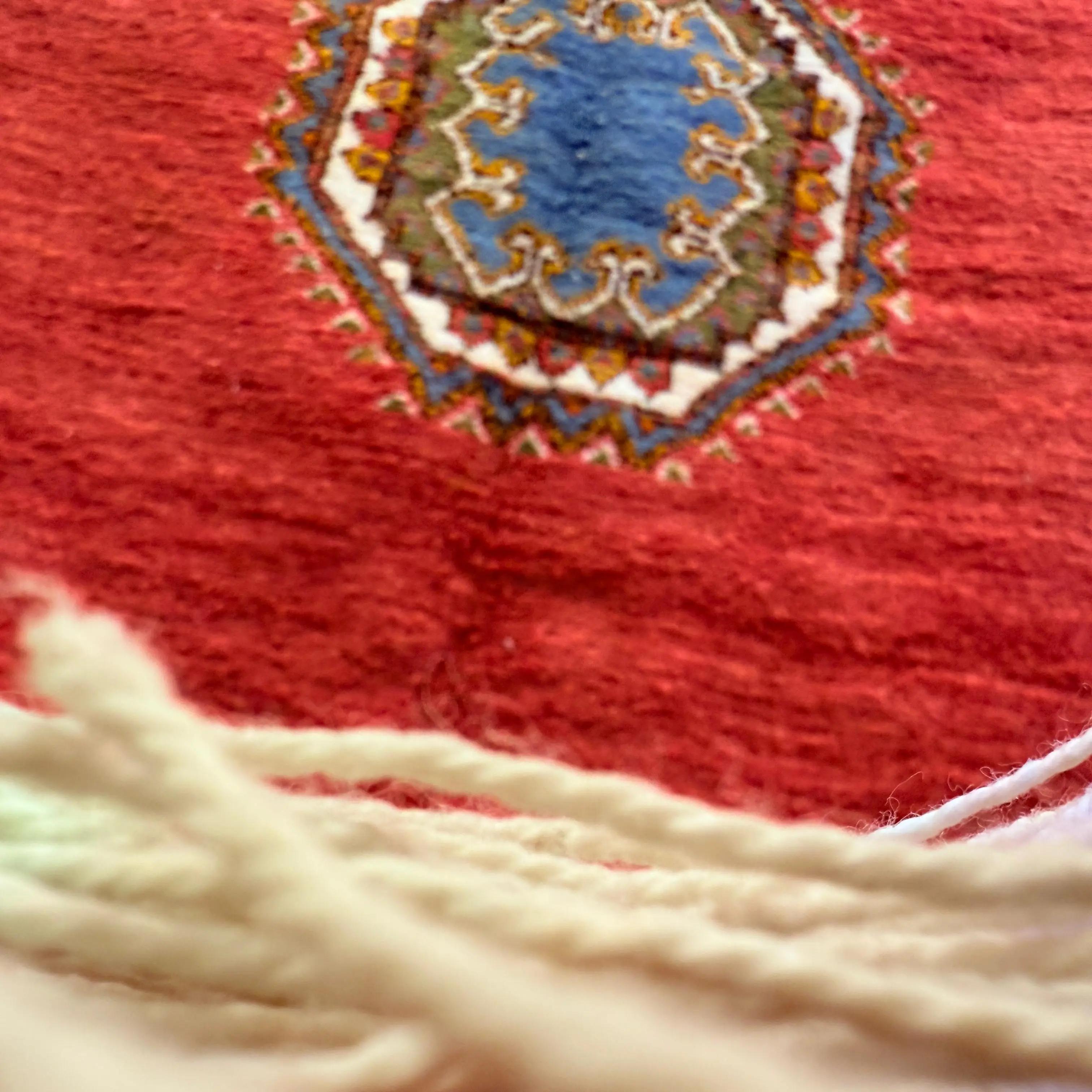 Hand-Knotted Red Vintage Berber Rug – Traditional Living Room Elegance