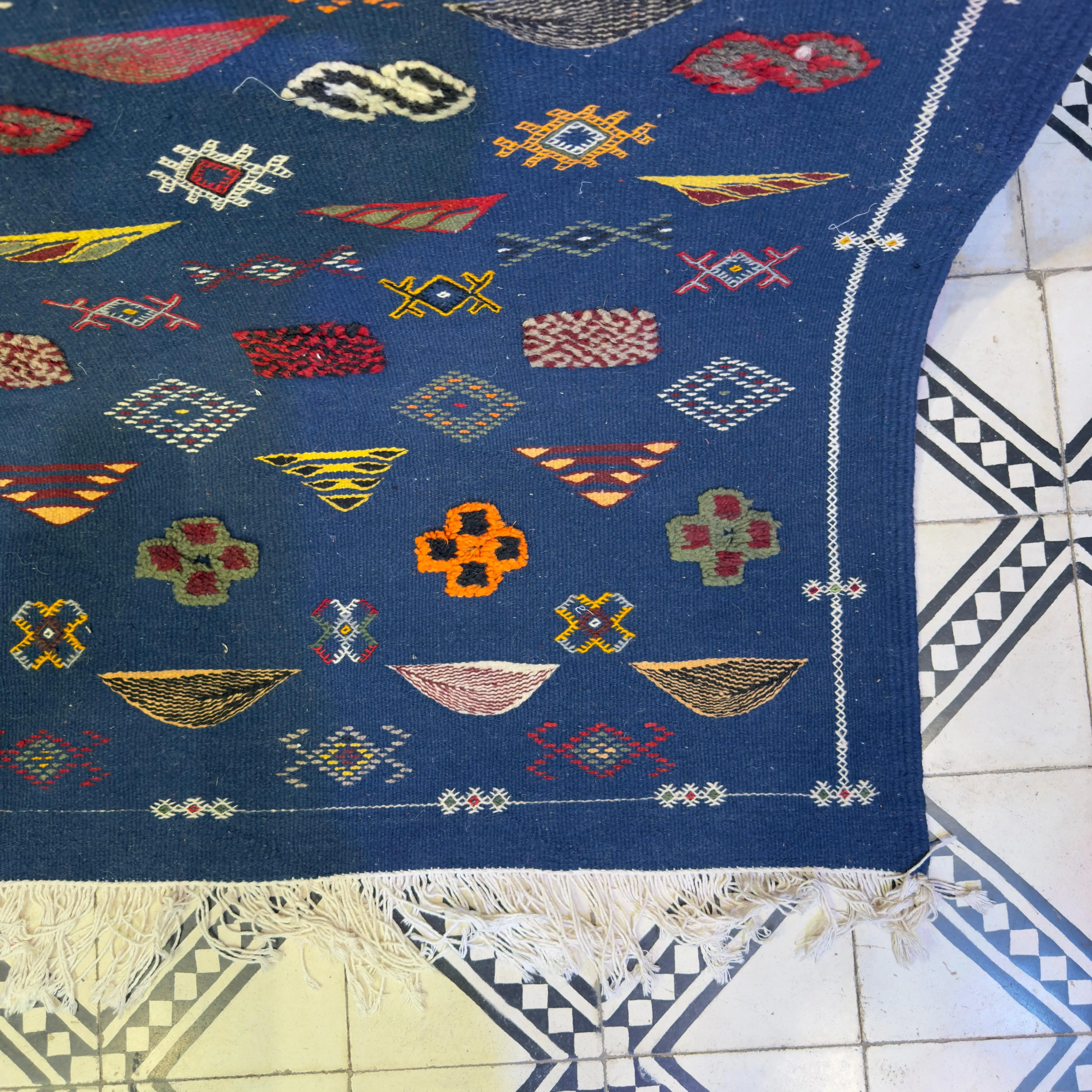 Premium 3-Technique Moroccan Rug | Knotted Sheep Wool & Embroidered Patterns