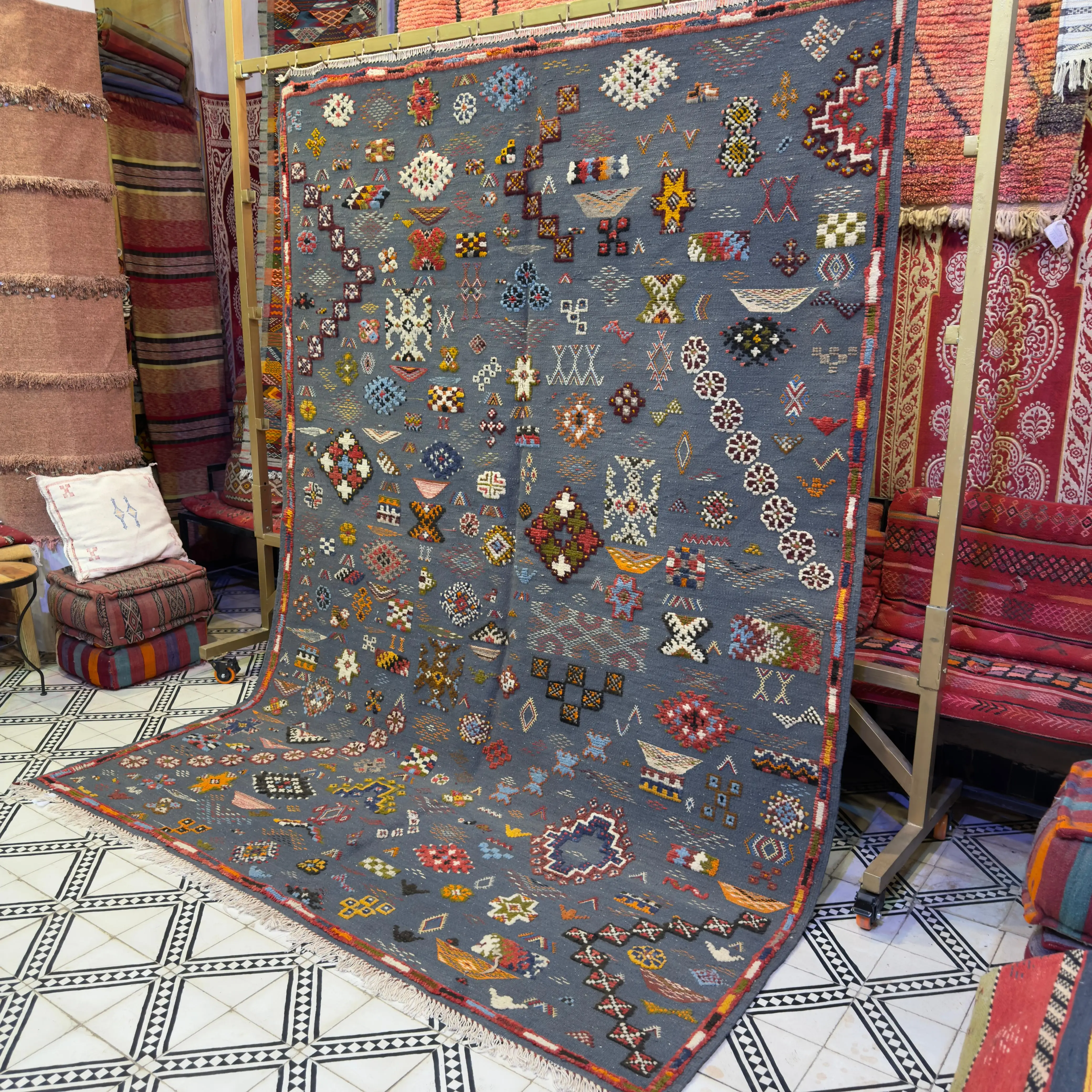 Handwoven Moroccan Berber Rug – A Masterpiece of Geometric Elegance