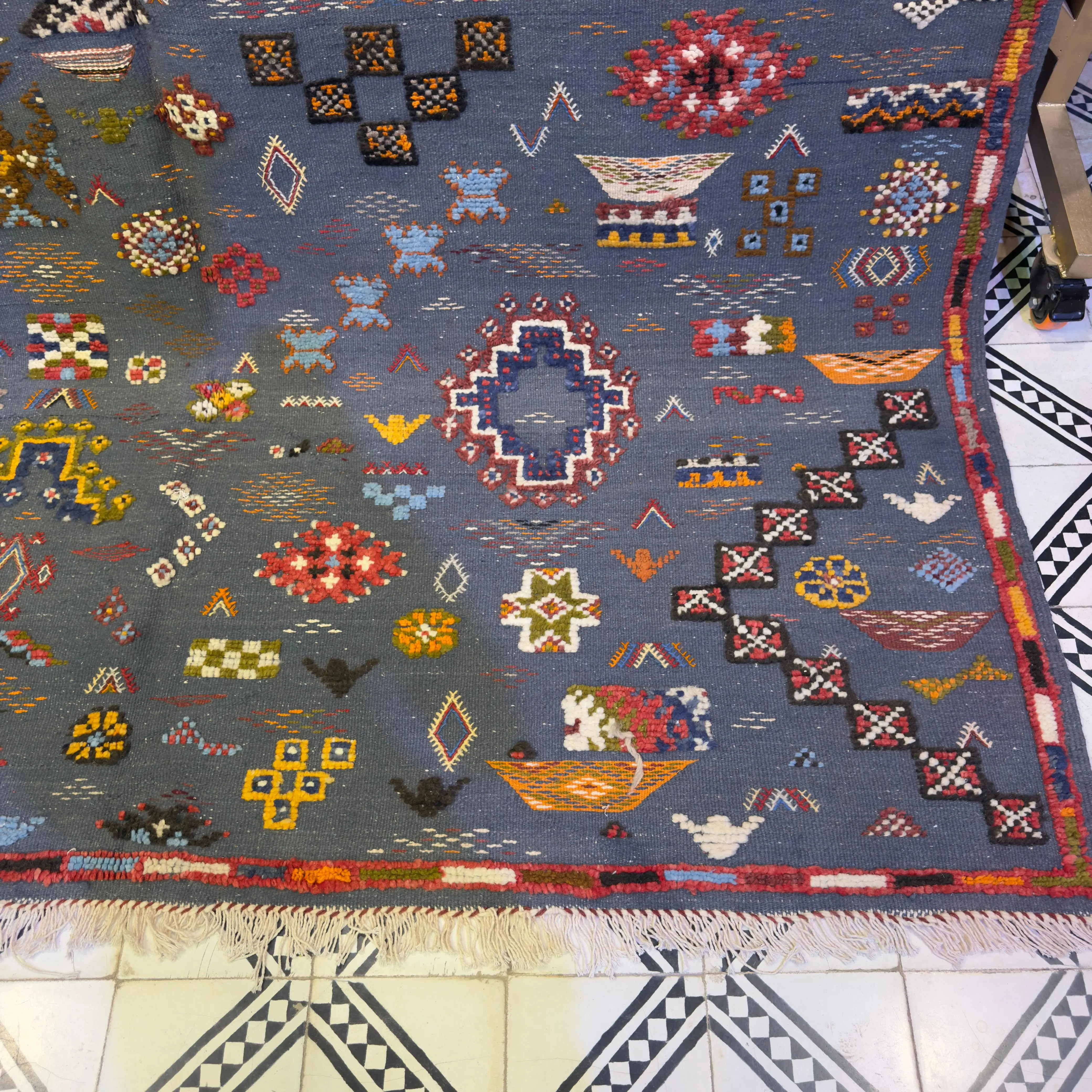 Handwoven Moroccan Berber Rug – A Masterpiece of Geometric Elegance