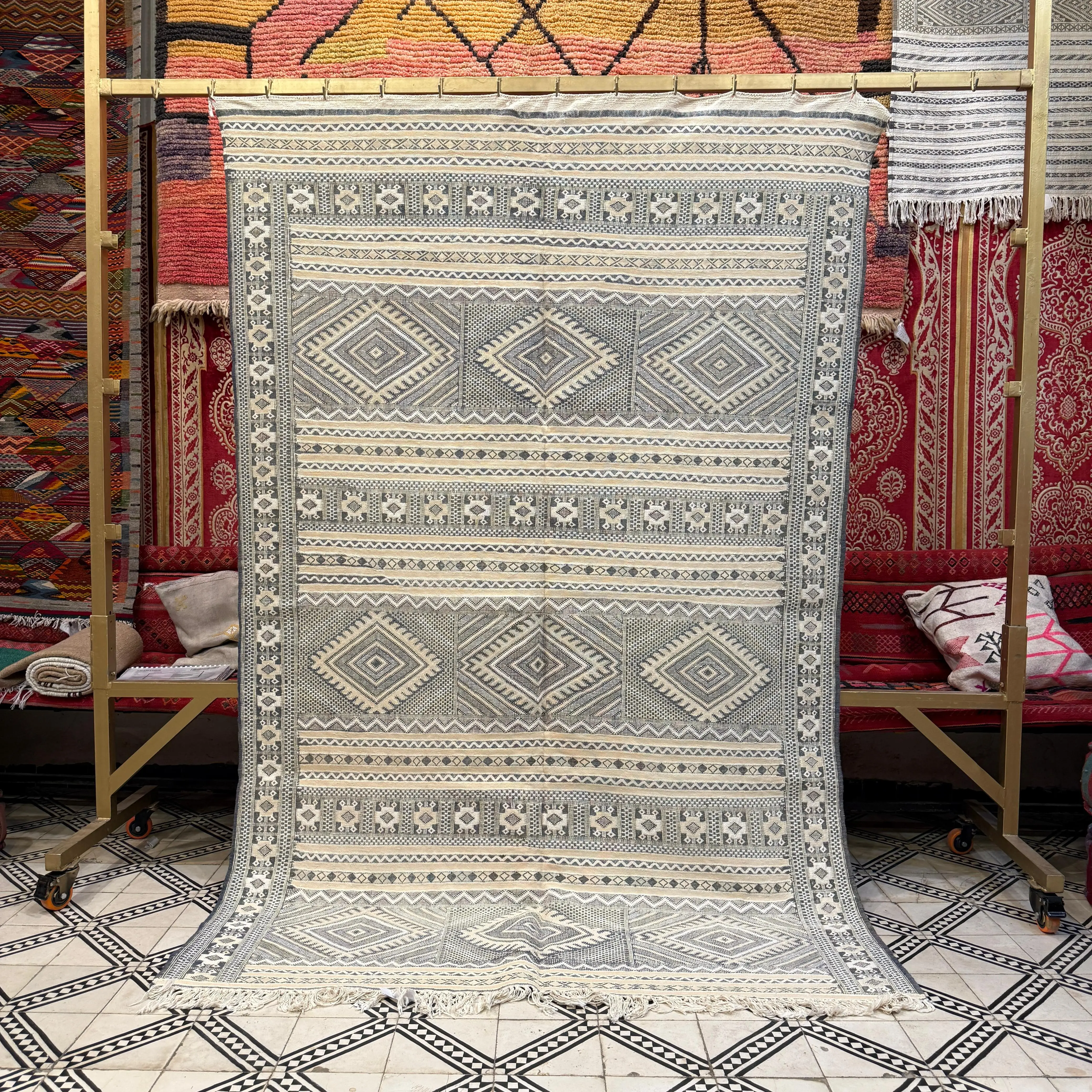 Gorgeous Kilim Moroccan Rug | Handmade Wool Jute Dhurrie | Berber Flatweave Area Kilim Carpet