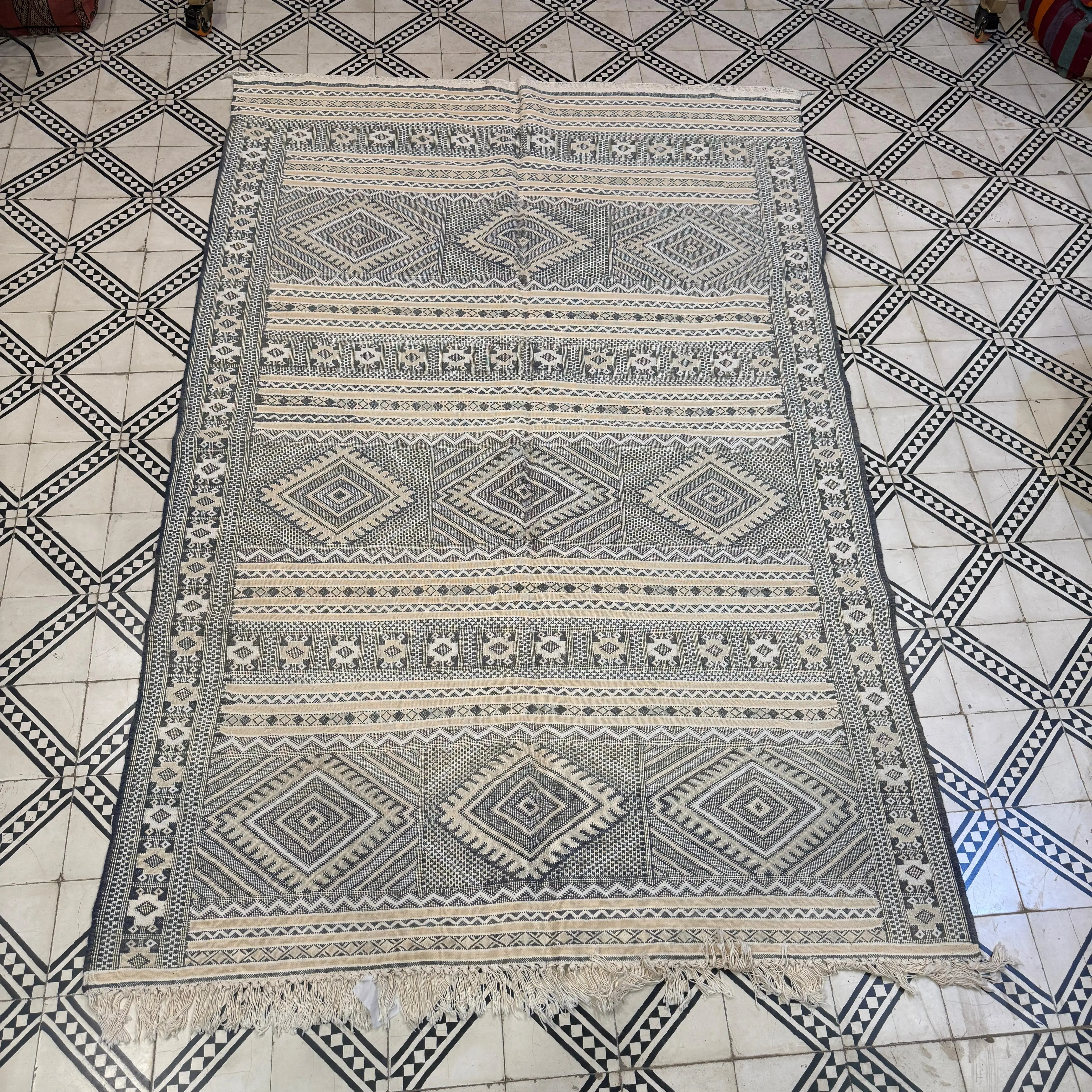 Gorgeous Kilim Moroccan Rug | Handmade Wool Jute Dhurrie | Berber Flatweave Area Kilim Carpet