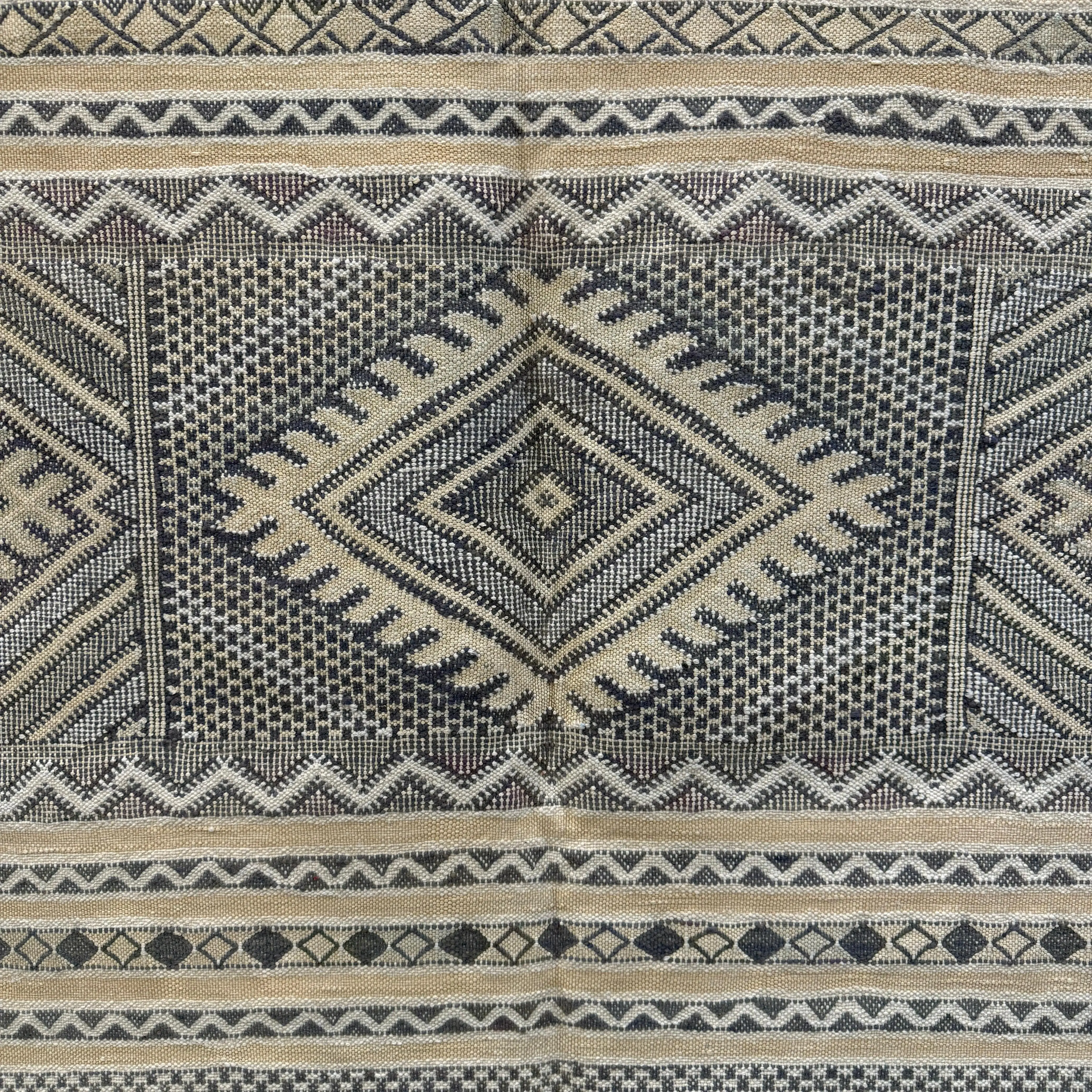 Gorgeous Kilim Moroccan Rug | Handmade Wool Jute Dhurrie | Berber Flatweave Area Kilim Carpet