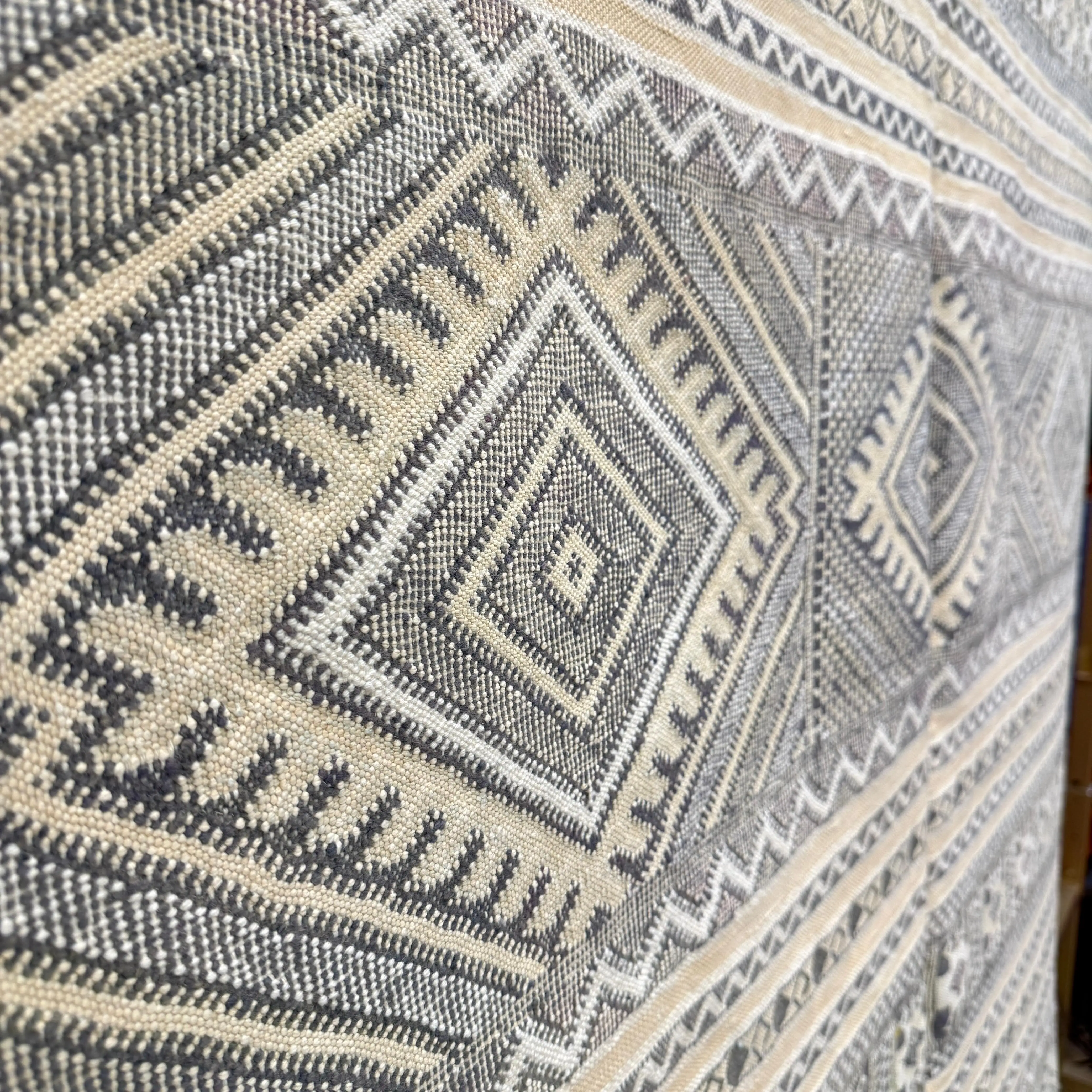 Gorgeous Kilim Moroccan Rug | Handmade Wool Jute Dhurrie | Berber Flatweave Area Kilim Carpet