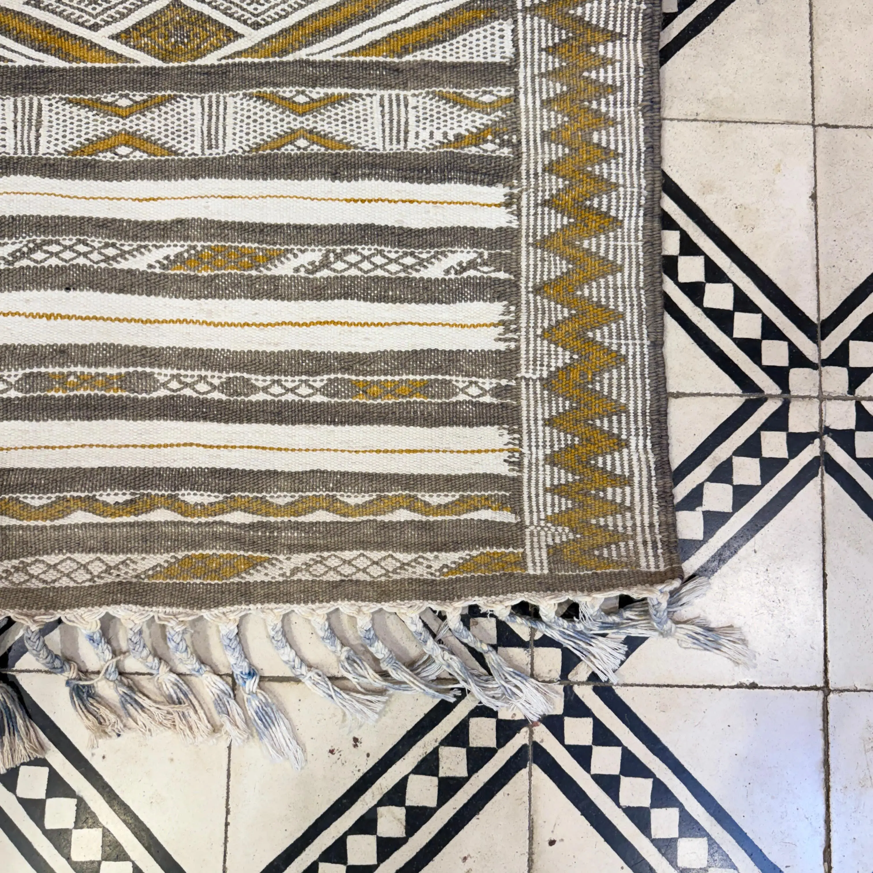 Gorgeous Moroccan Kilim Dhurrie Rug | Handmade Wool Jute Area Carpet | Vintage Flatweave Berber Style