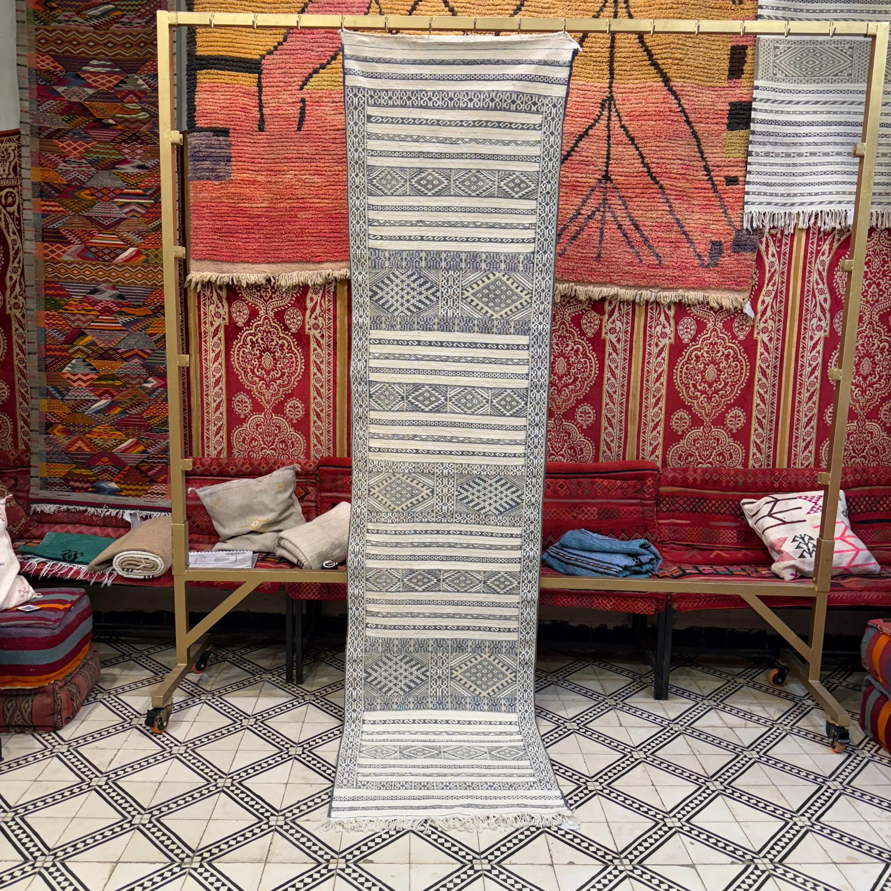 Vintage Moroccan Kilim Rug | Flatweave Kilim Carpet | Authentic Handwoven Kilim Design