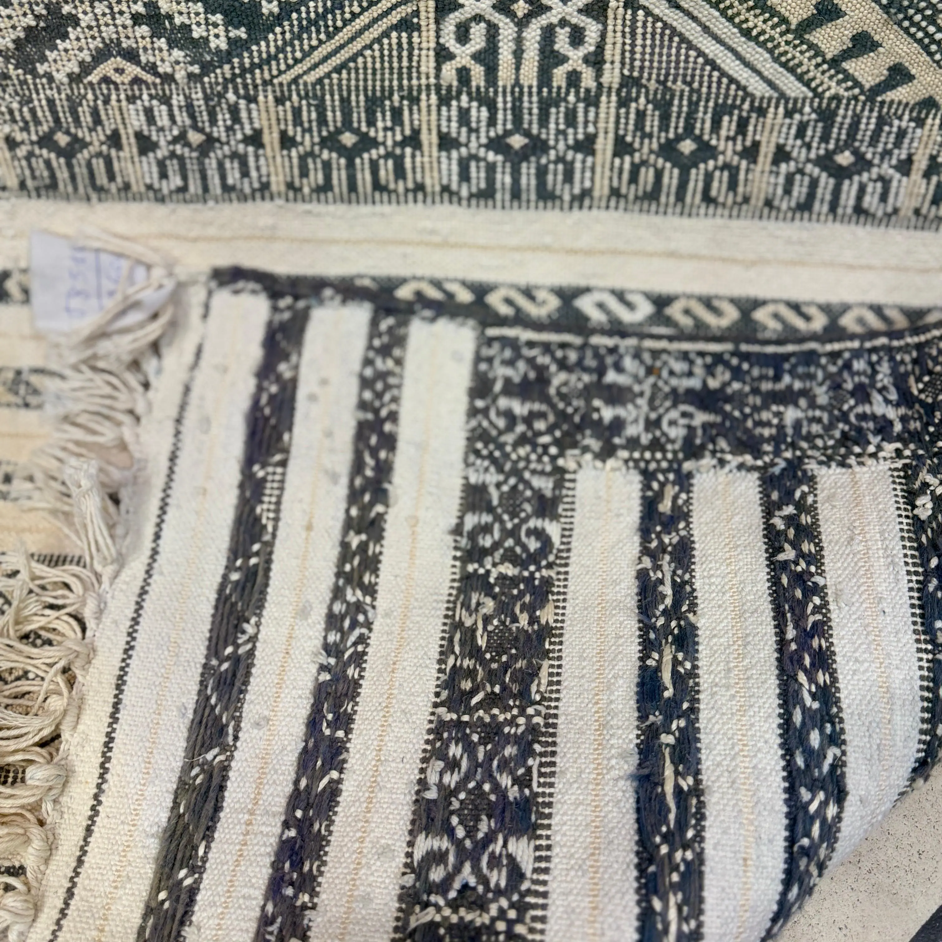 Vintage Moroccan Kilim Rug | Flatweave Kilim Carpet | Authentic Handwoven Kilim Design