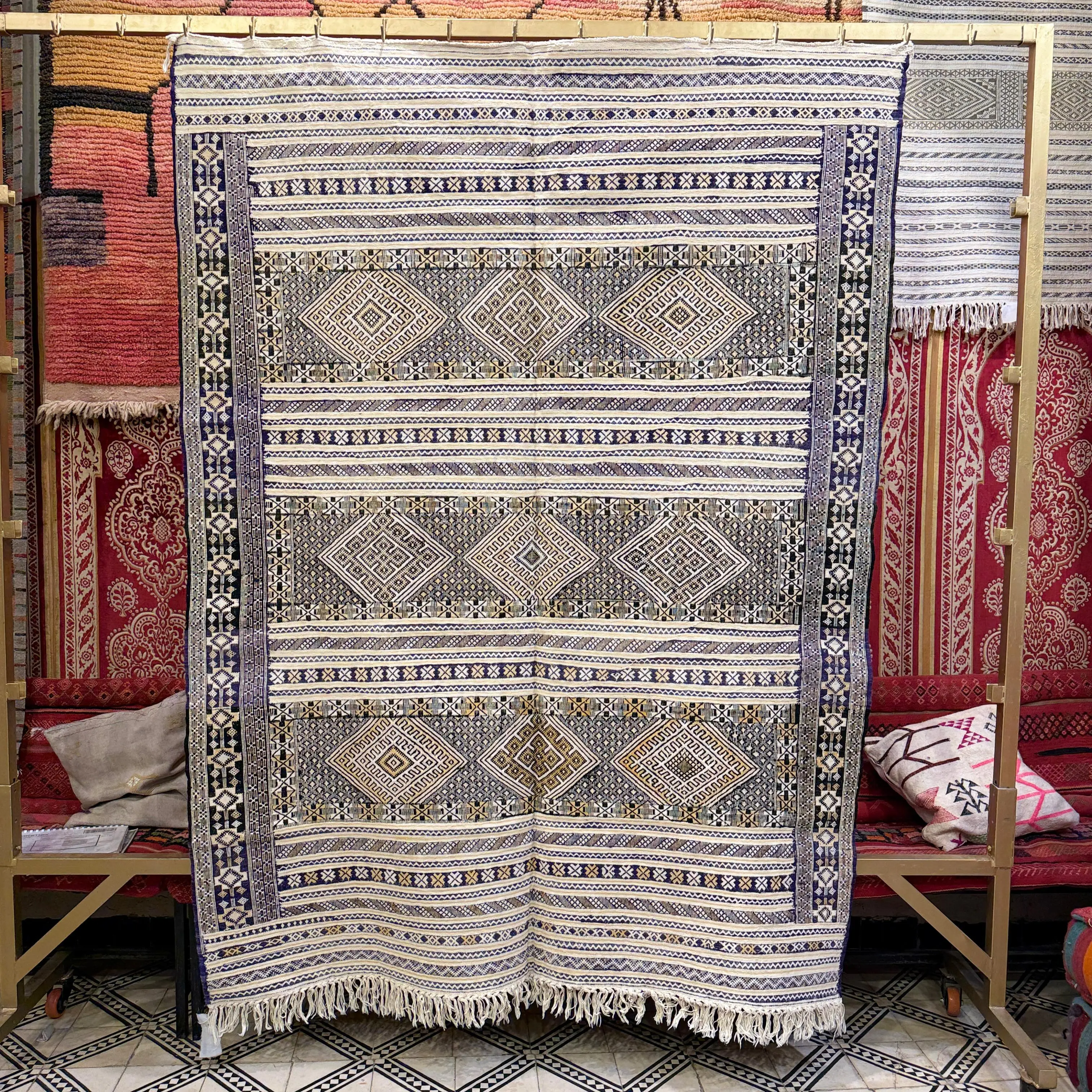 Vintage Handmade Kilim Rug | Moroccan Flatweave Carpet for Living Room | Authentic Area Wool Kilim