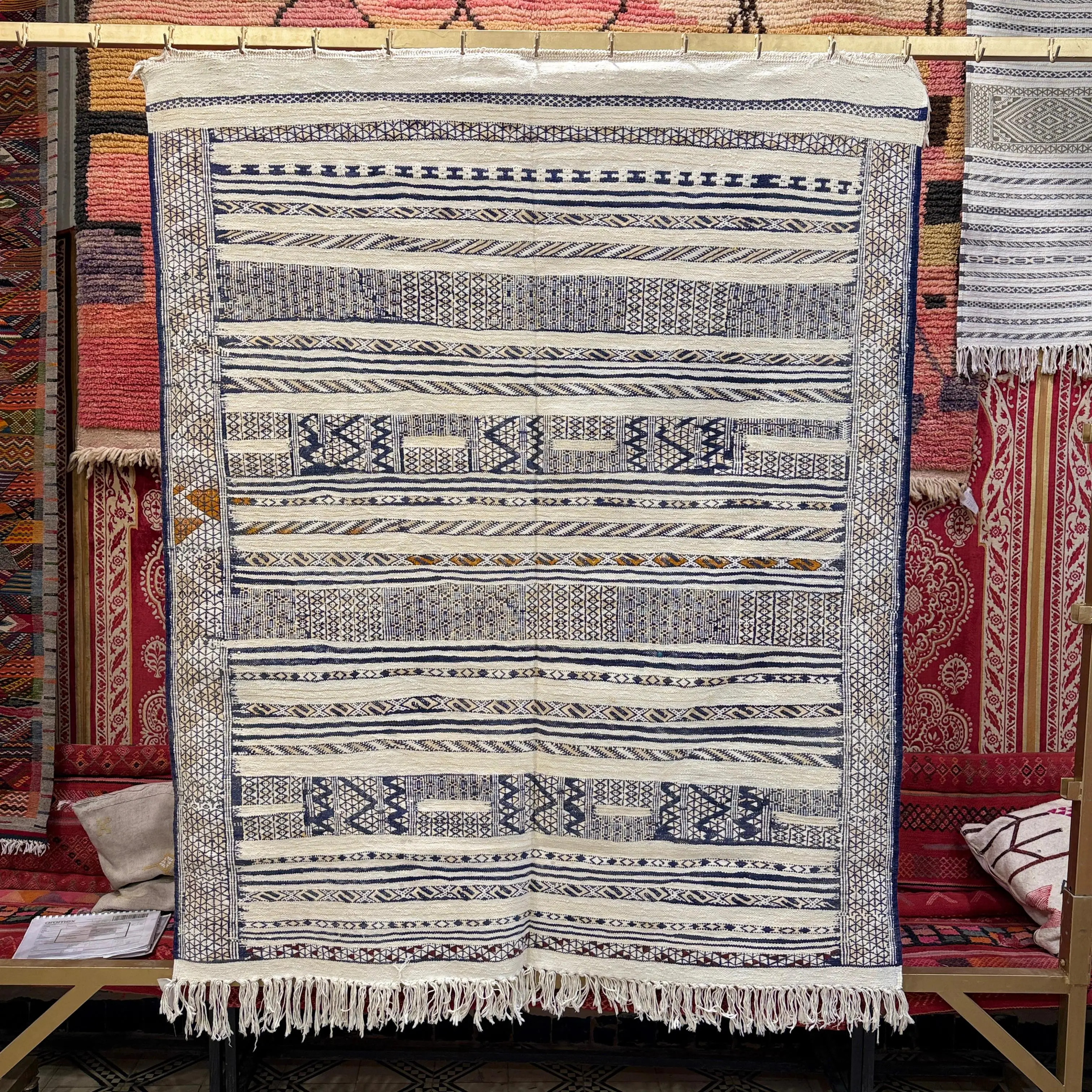 Moroccan Kilim Rug | Gorgeous Vintage Wool Carpet for Living Room & Bedroom - Kilim rugs