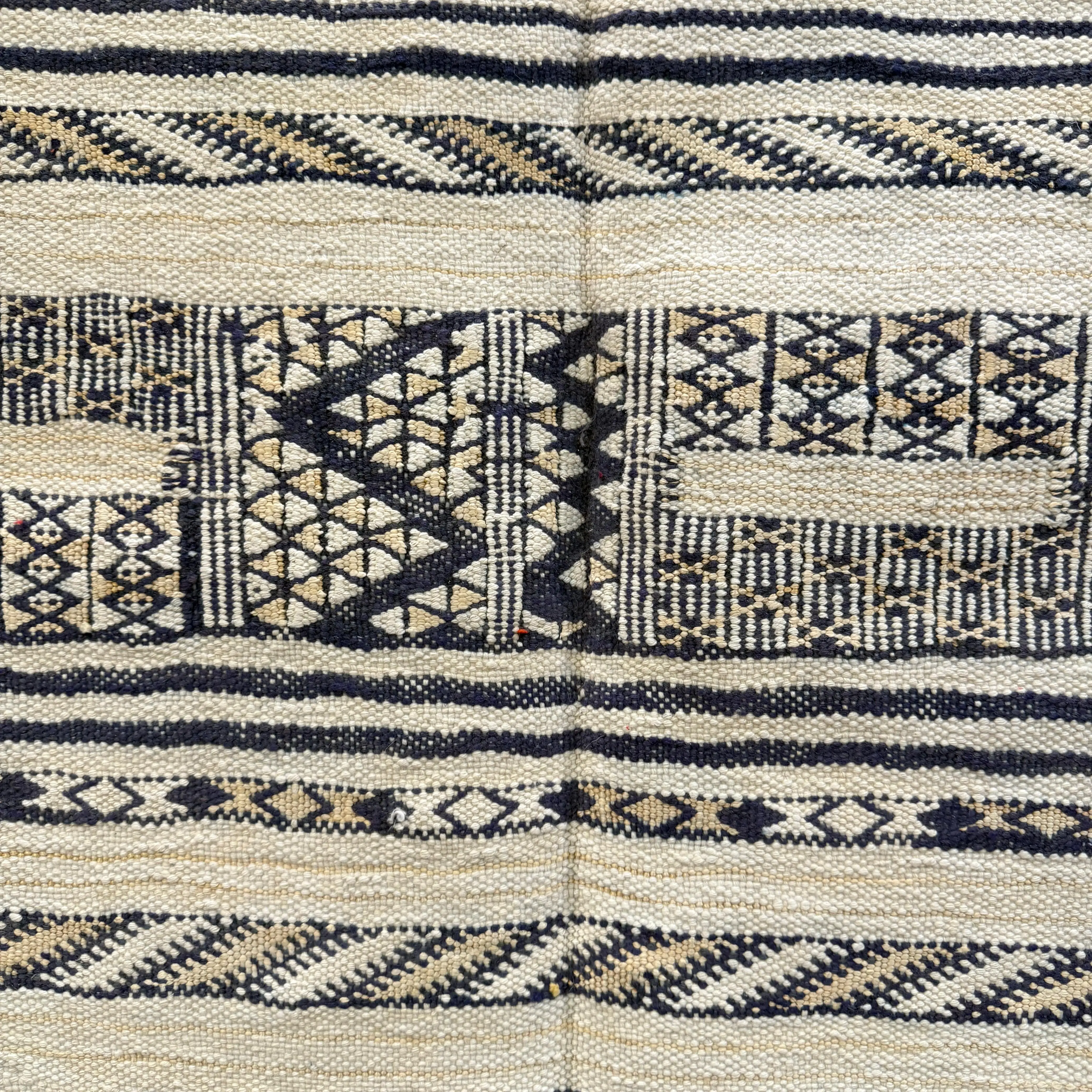 Moroccan Kilim Rug | Gorgeous Vintage Wool Carpet for Living Room & Bedroom - Kilim rugs