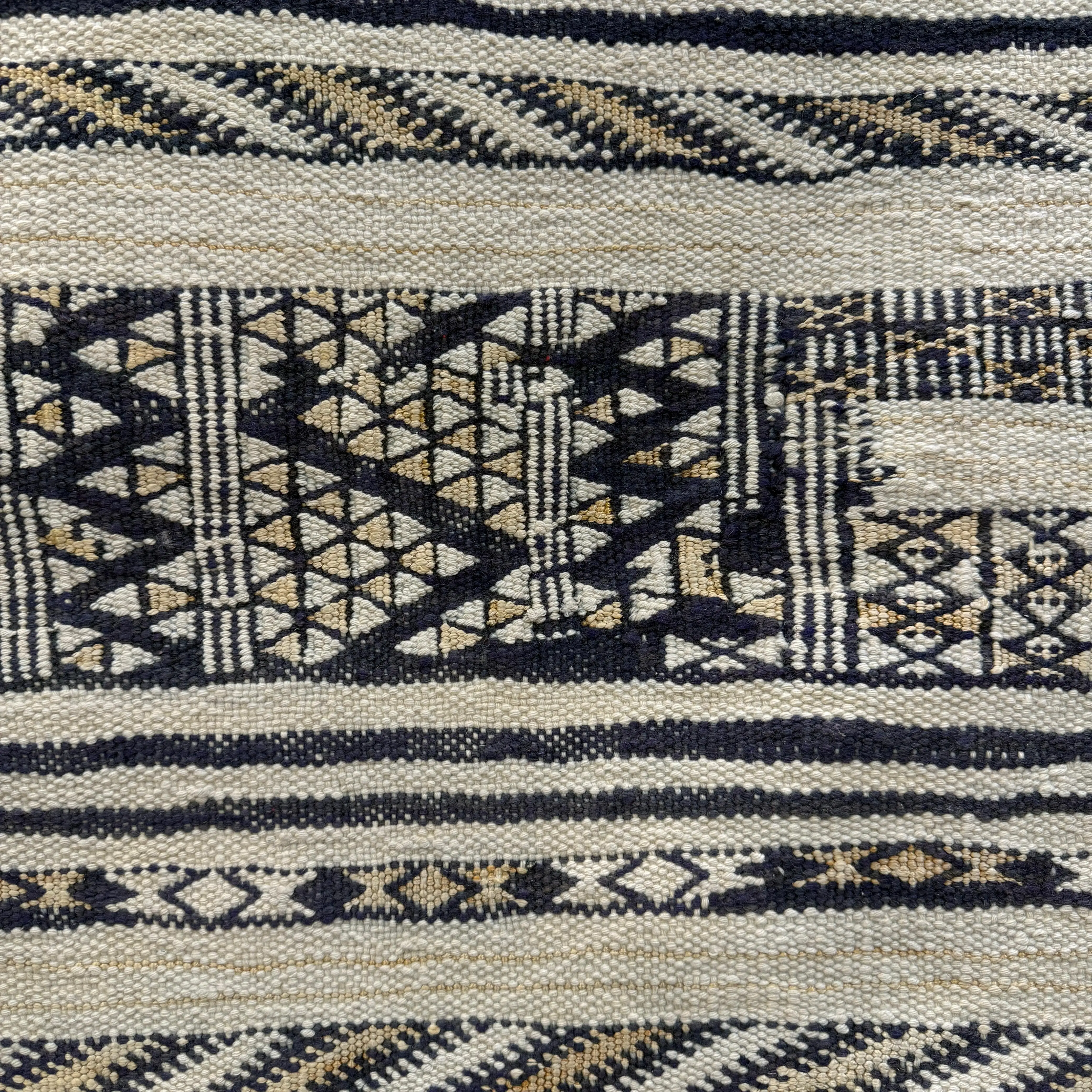 Moroccan Kilim Rug | Gorgeous Vintage Wool Carpet for Living Room & Bedroom - Kilim rugs