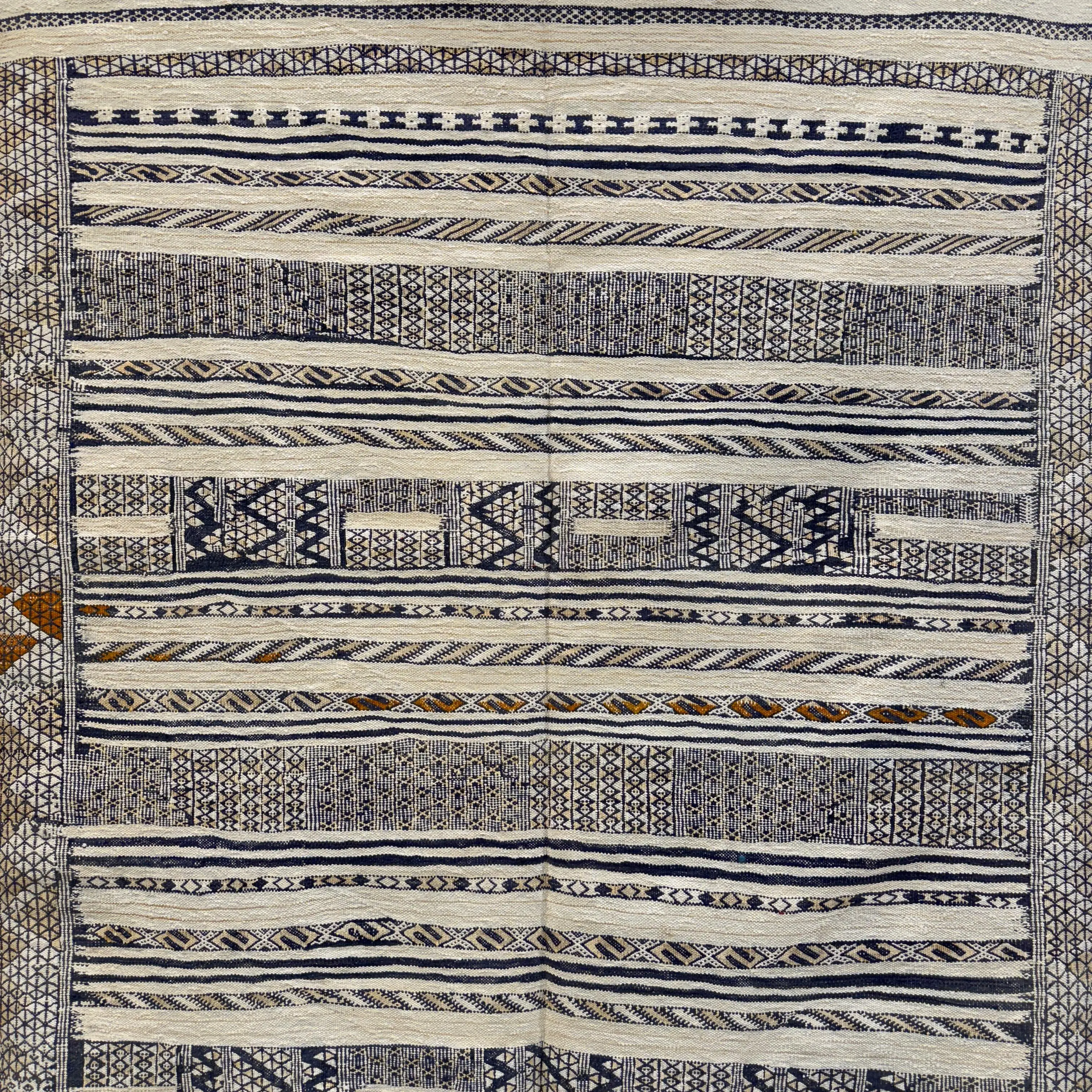 Moroccan Kilim Rug | Gorgeous Vintage Wool Carpet for Living Room & Bedroom - Kilim rugs
