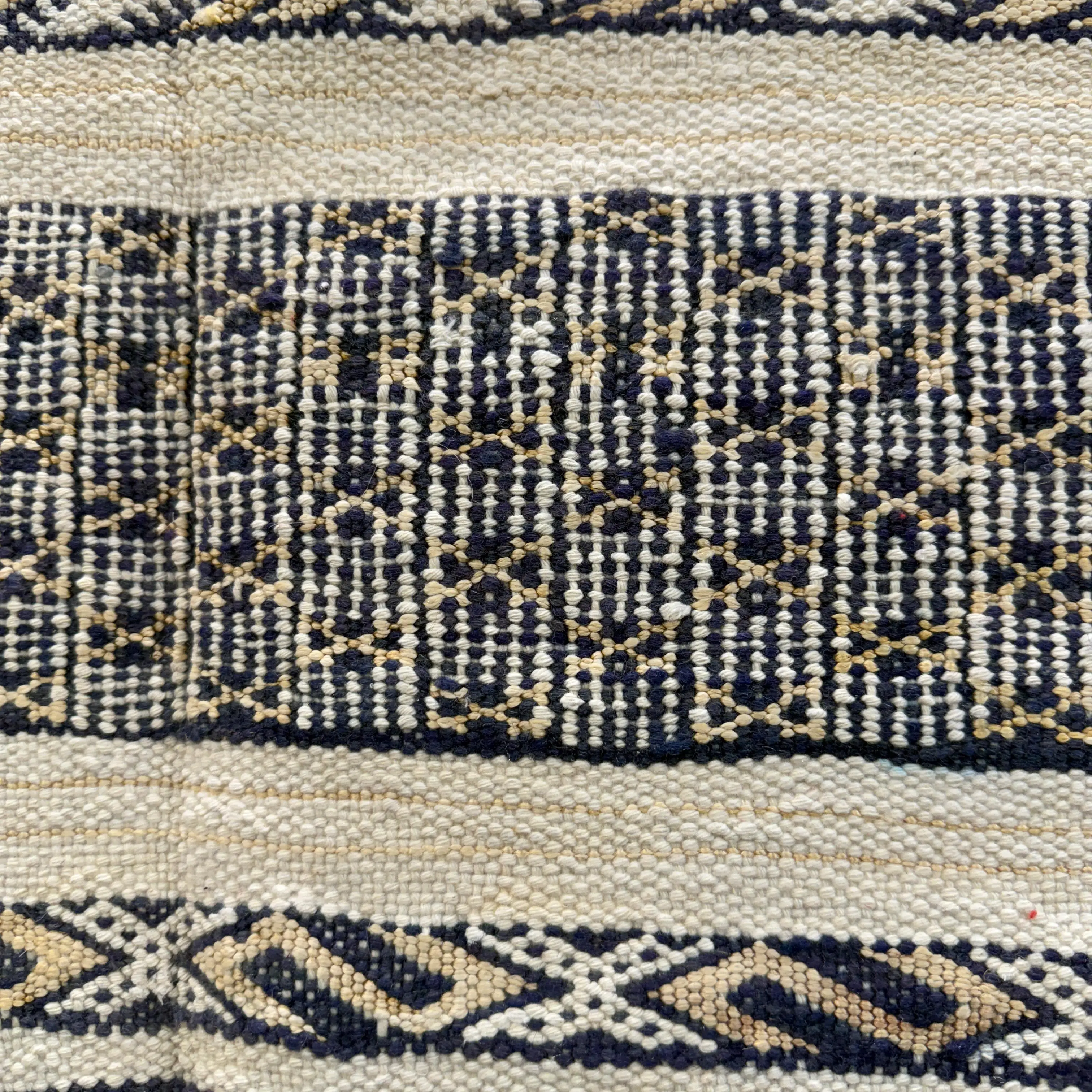 Moroccan Kilim Rug | Gorgeous Vintage Wool Carpet for Living Room & Bedroom - Kilim rugs