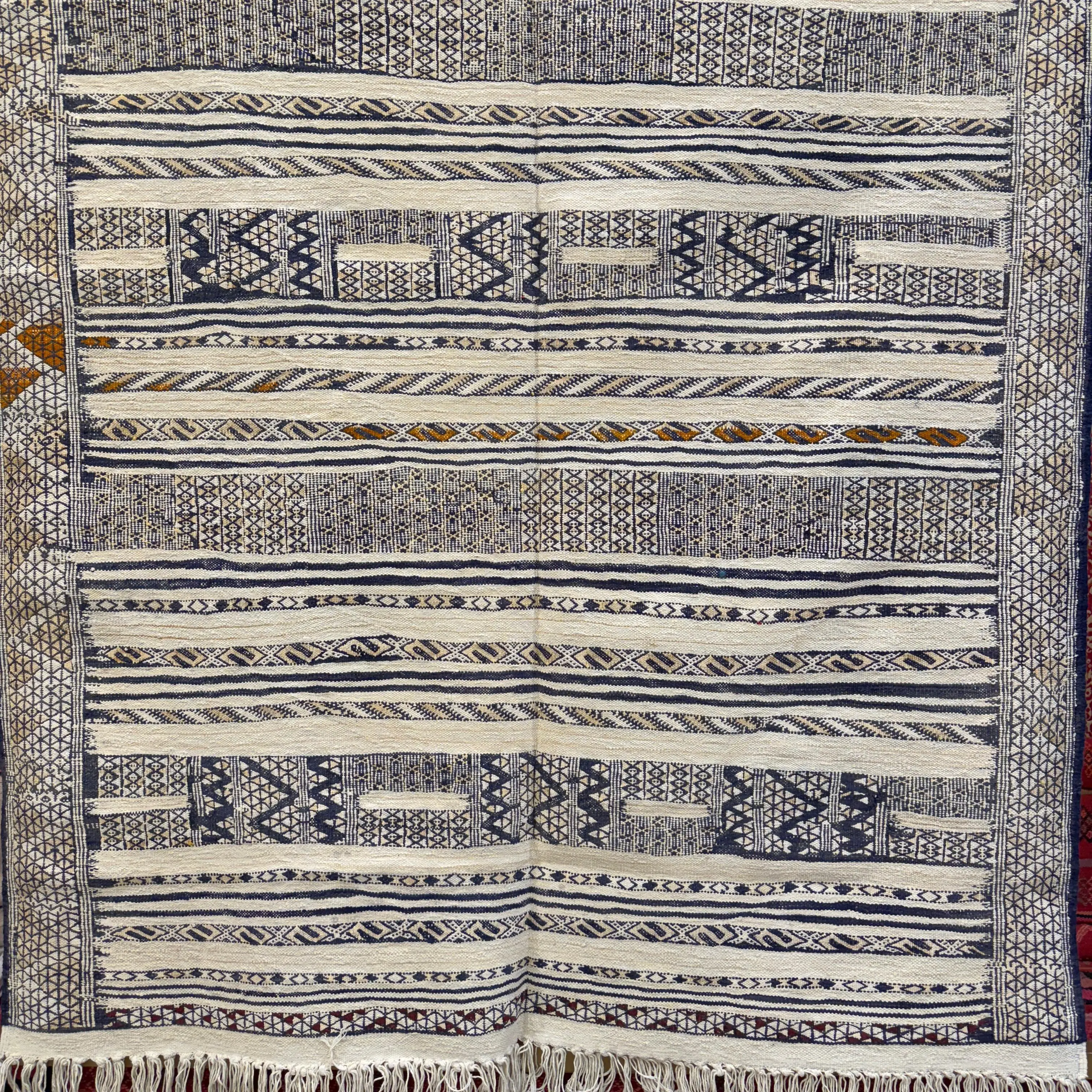 Moroccan Kilim Rug | Gorgeous Vintage Wool Carpet for Living Room & Bedroom - Kilim rugs