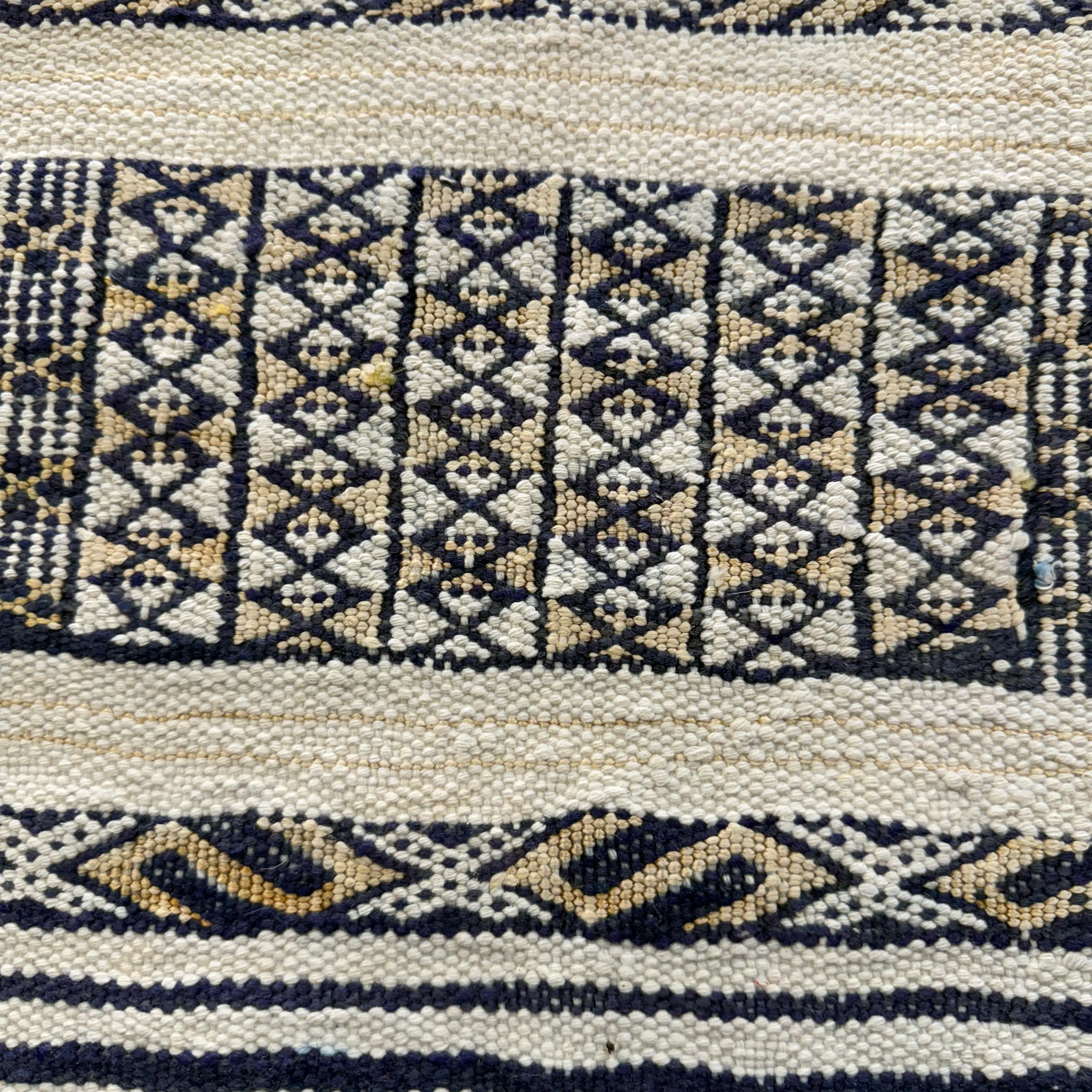 Moroccan Kilim Rug | Gorgeous Vintage Wool Carpet for Living Room & Bedroom - Kilim rugs
