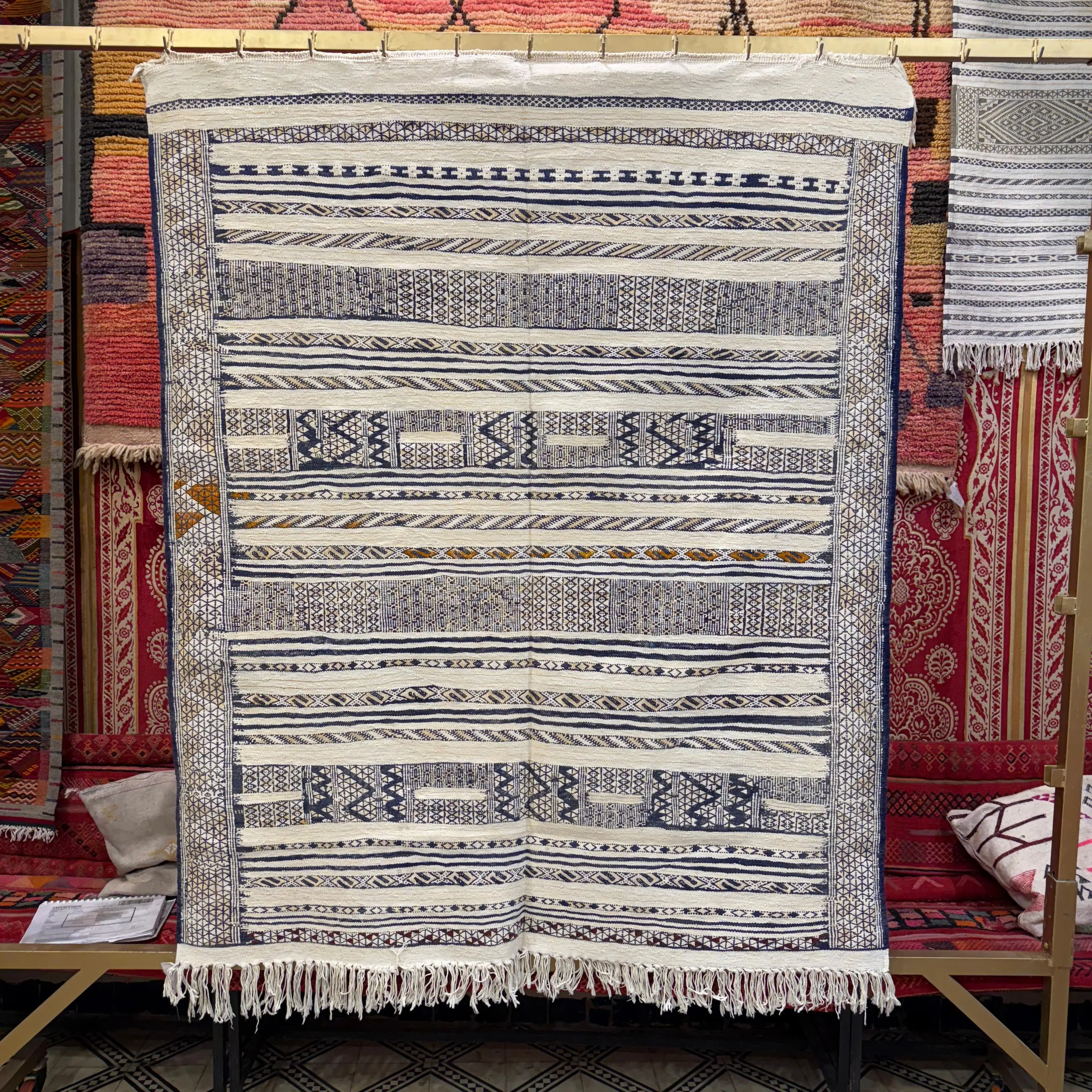 Moroccan Kilim Rug | Gorgeous Vintage Wool Carpet for Living Room & Bedroom - Kilim rugs