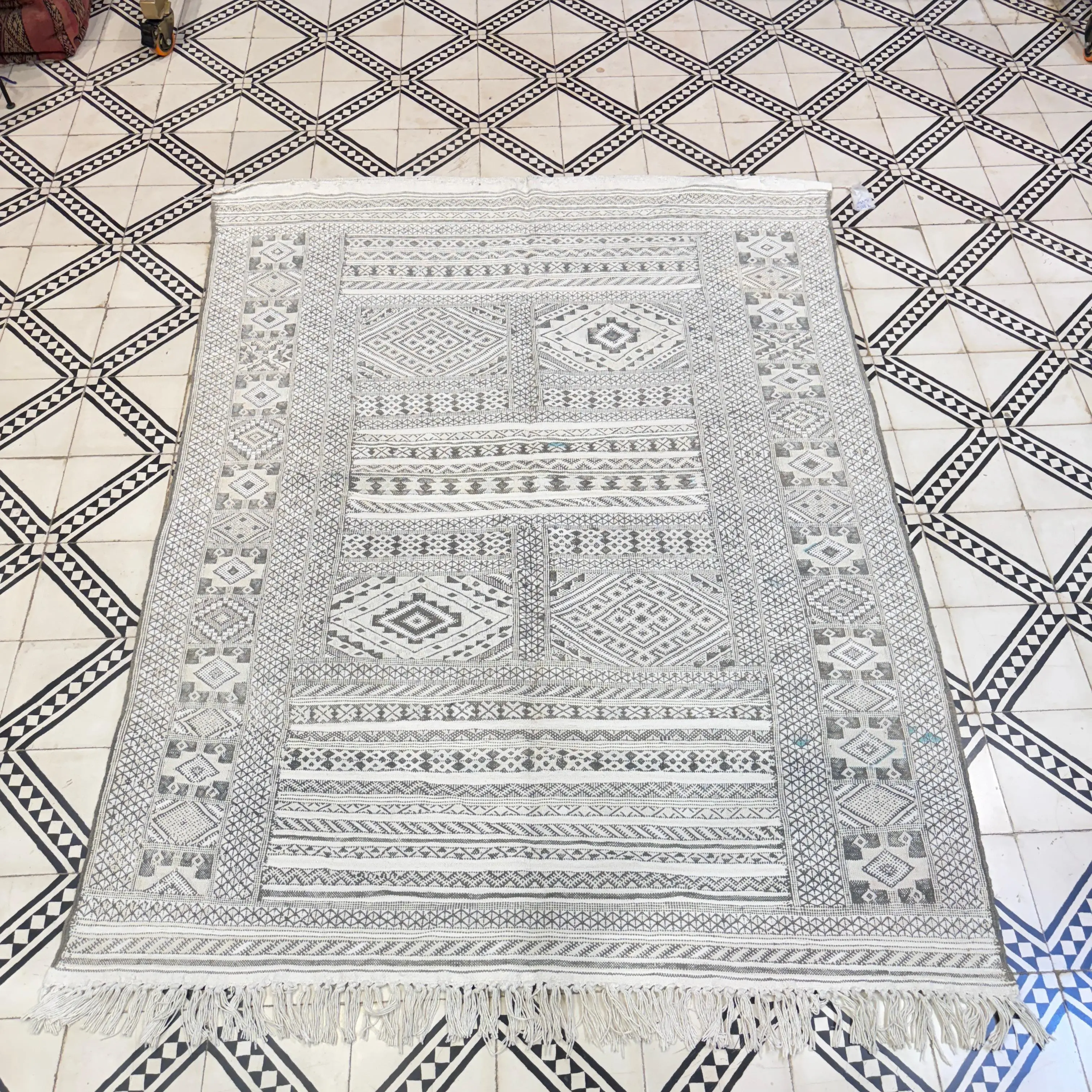 Gorgeous Vintage Kilim Moroccan Rug | Boho Wool Carpet for Living Room - Kilim rugs