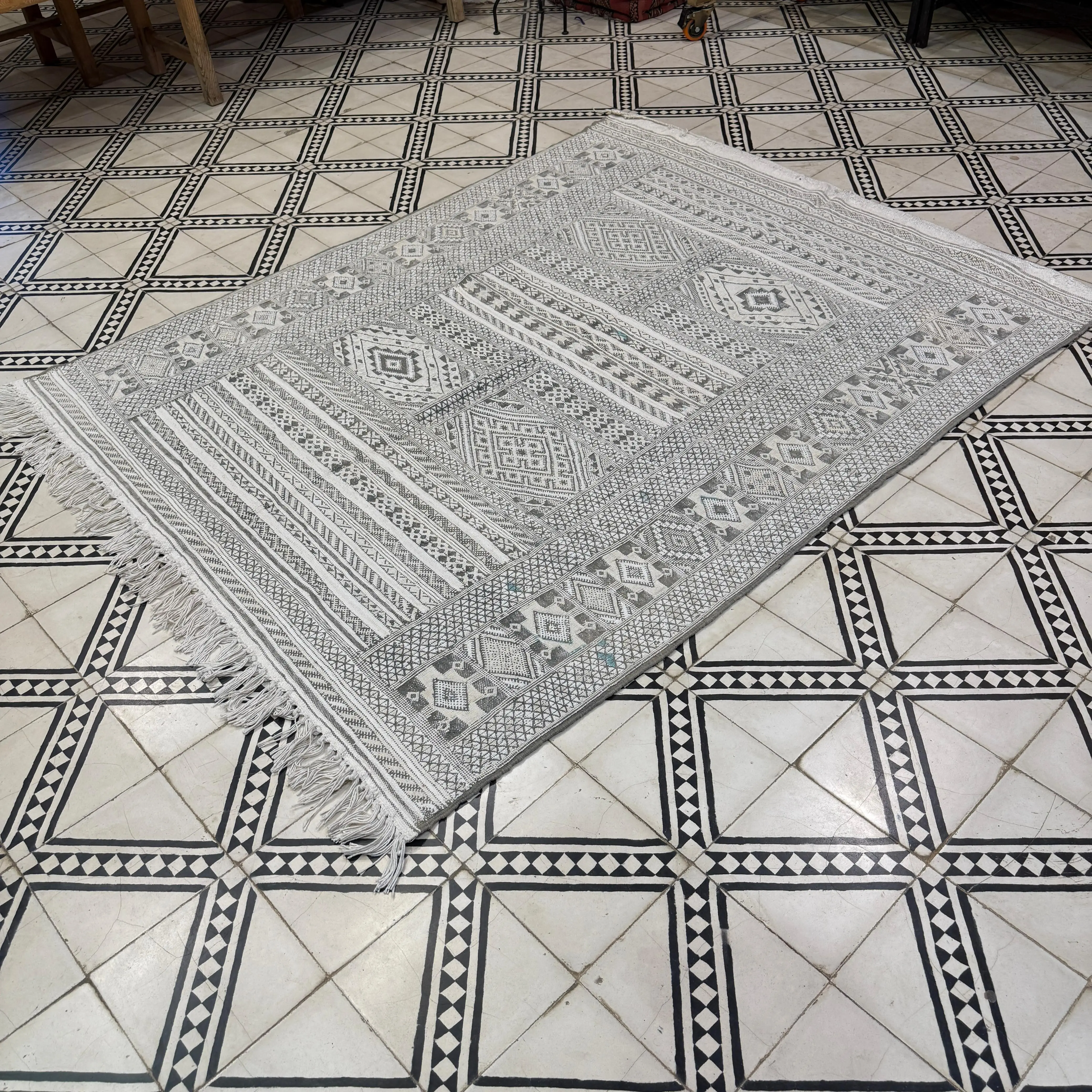 Gorgeous Vintage Kilim Moroccan Rug | Boho Wool Carpet for Living Room - Kilim rugs