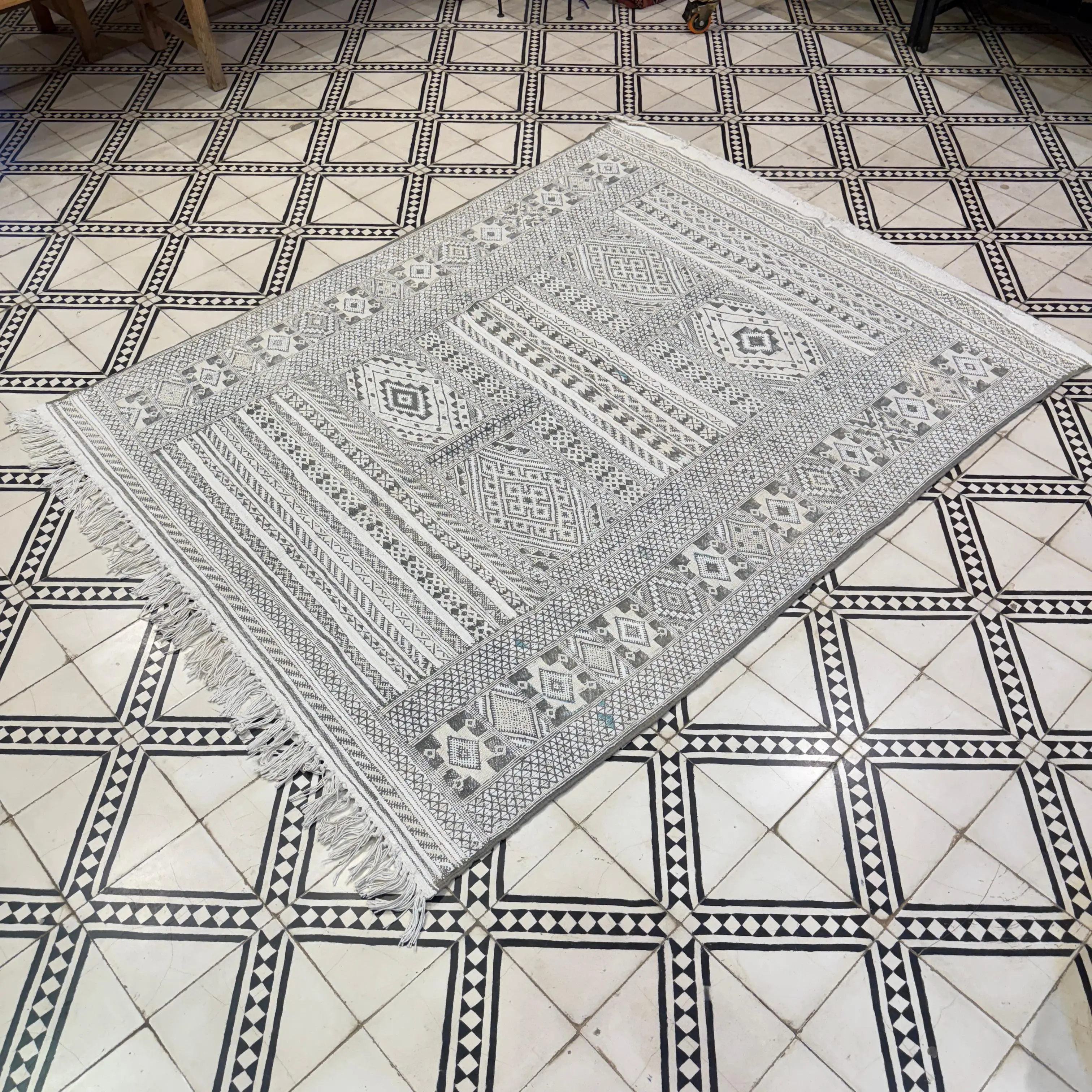 Gorgeous Vintage Kilim Moroccan Rug | Boho Wool Carpet for Living Room - Kilim rugs