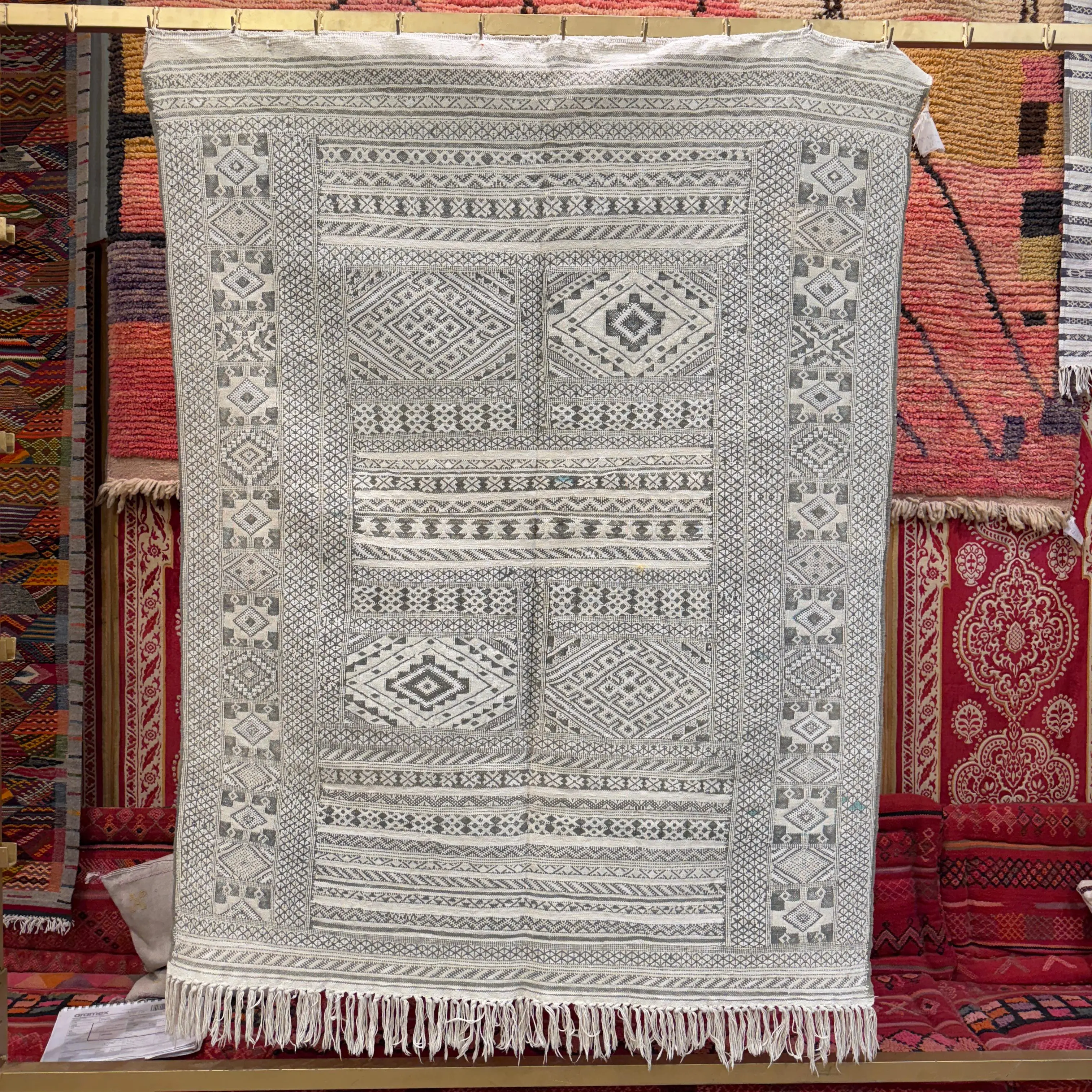 Gorgeous Vintage Kilim Moroccan Rug | Boho Wool Carpet for Living Room - Kilim rugs